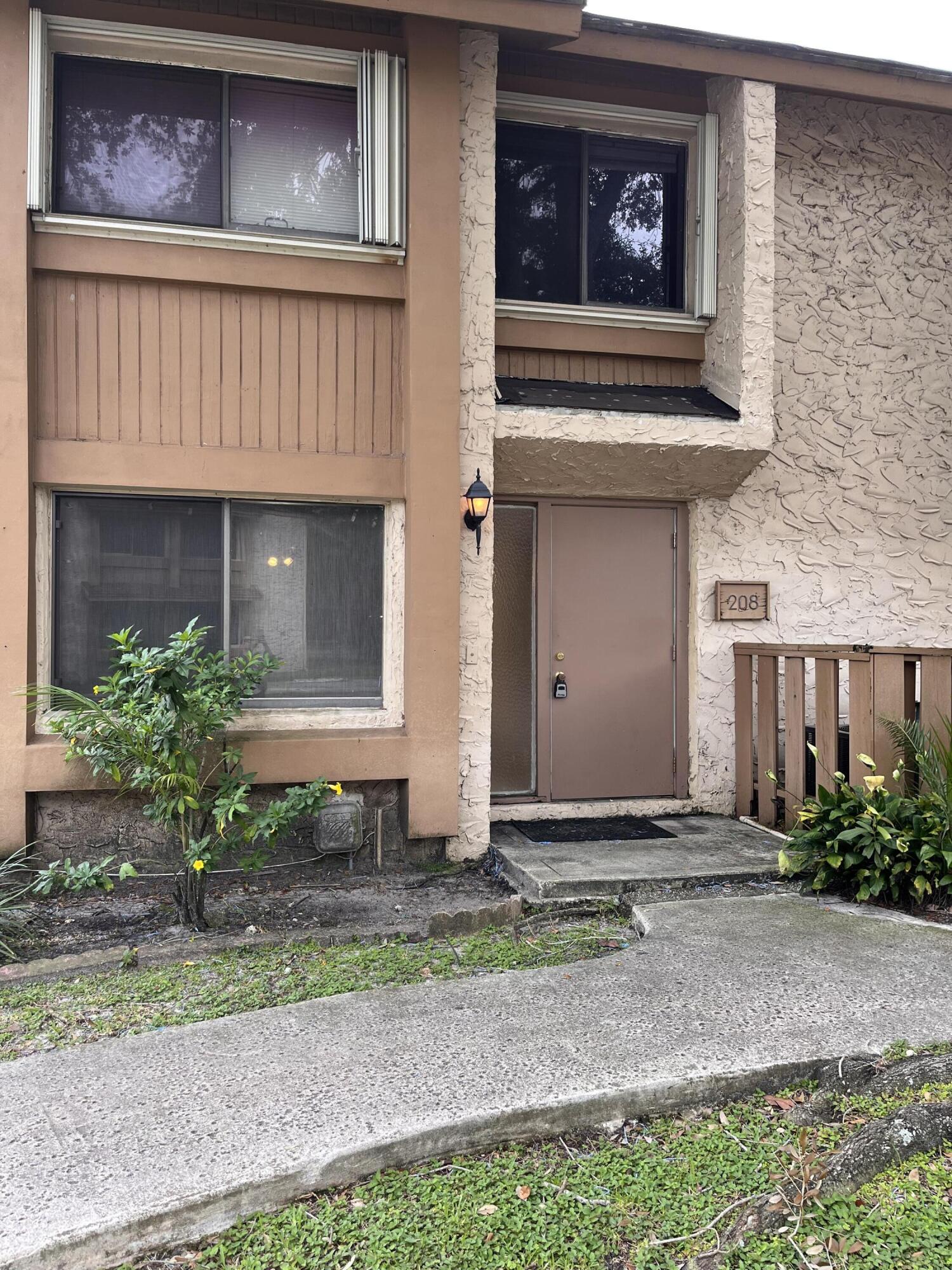 3BR – RES at 208 Wimbledon Lake Drive #208