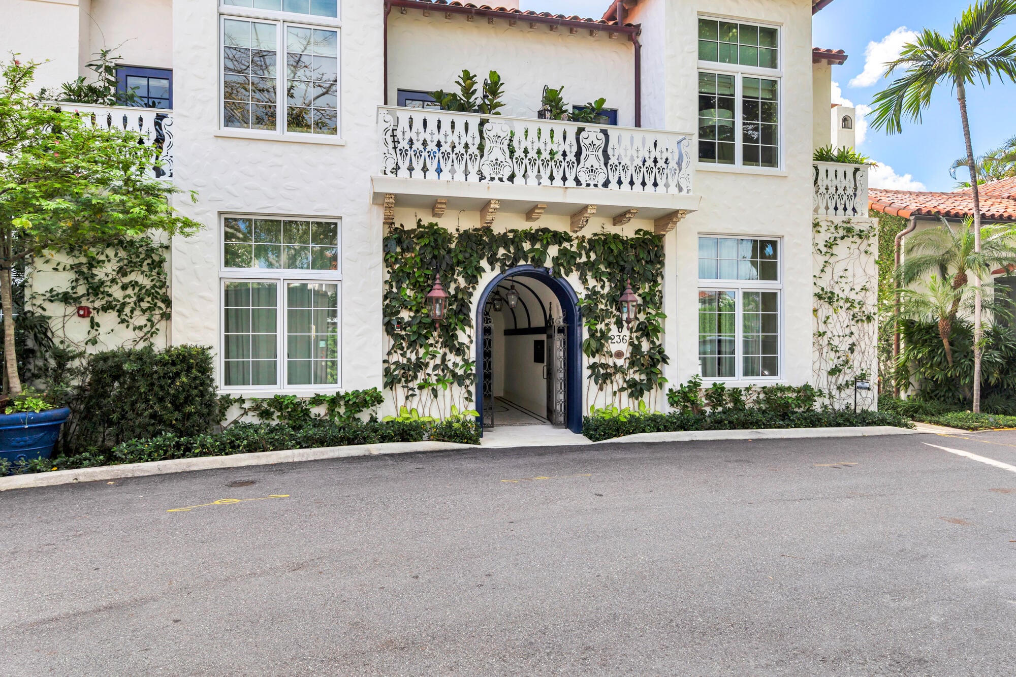 2BR – Condominium at 236 Phipps Plaza #201