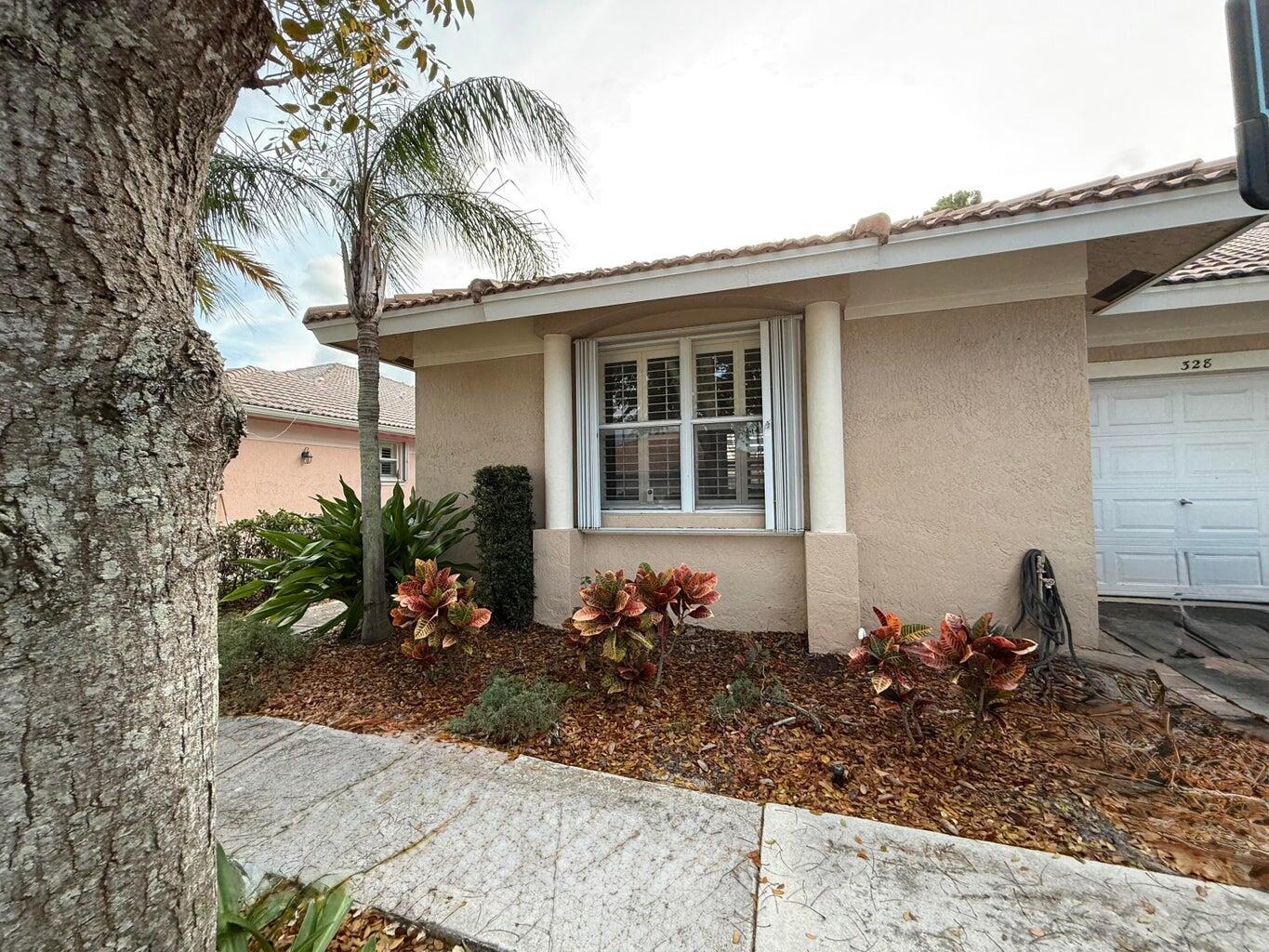 3BR – RNT at 328 W Coral Trace Circle