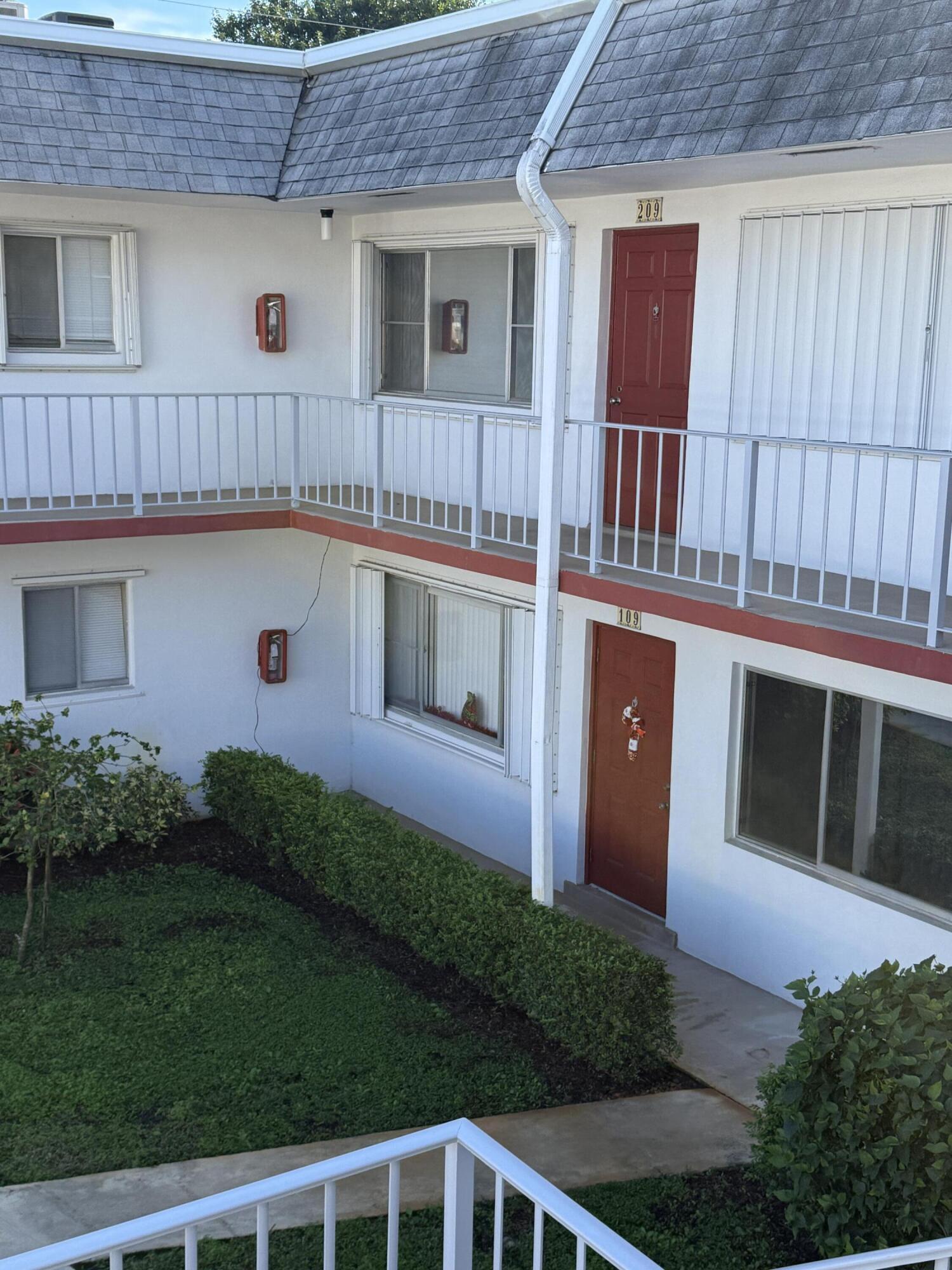 1BR – Condominium at 2960 Lake Osborne Drive #209