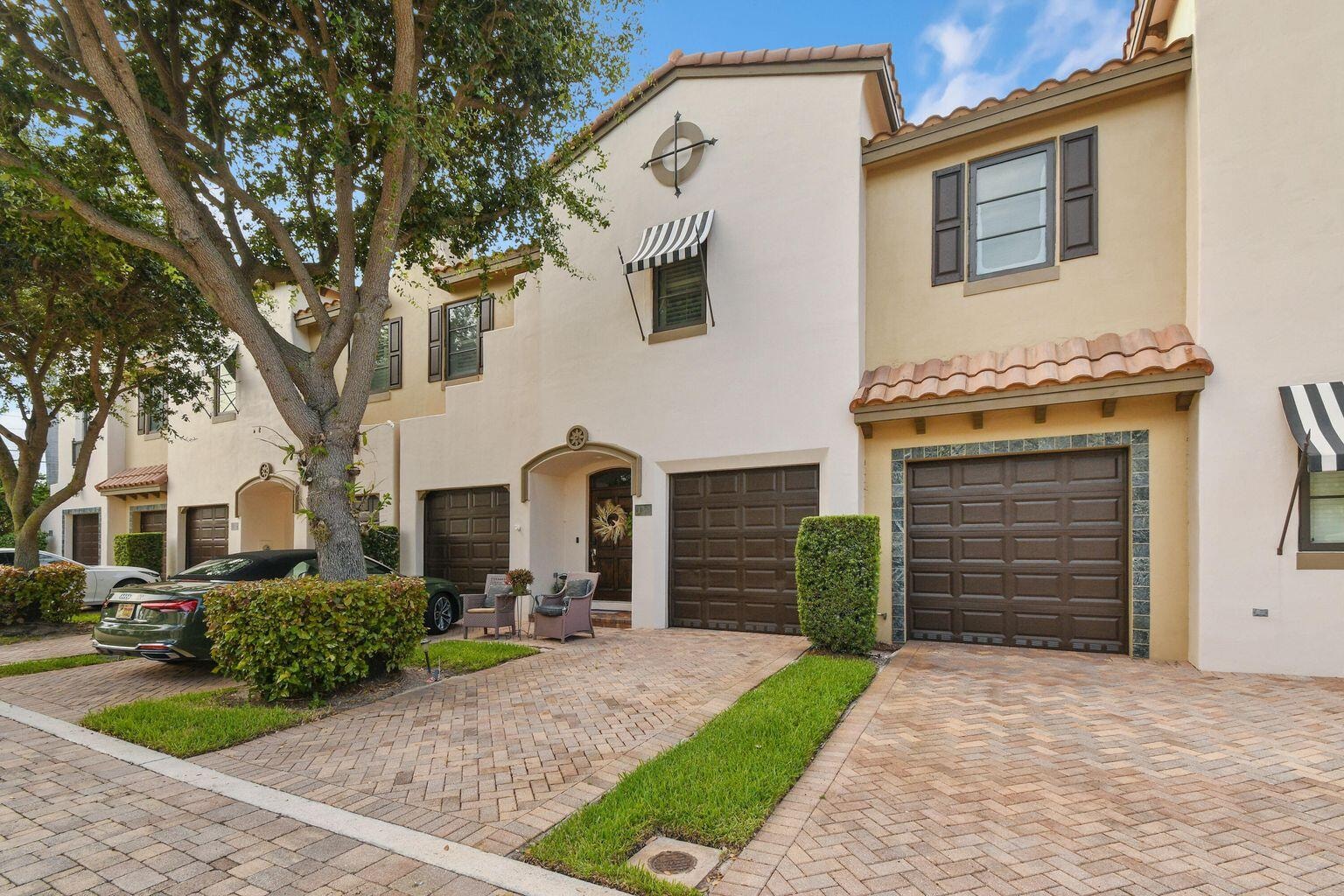 3BR – Townhouse at 120 Via Villagio