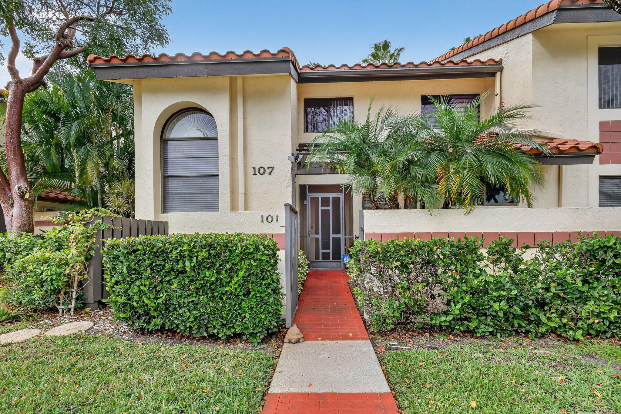 3BR – Condominium at 10215 N Circle Lake Drive #101