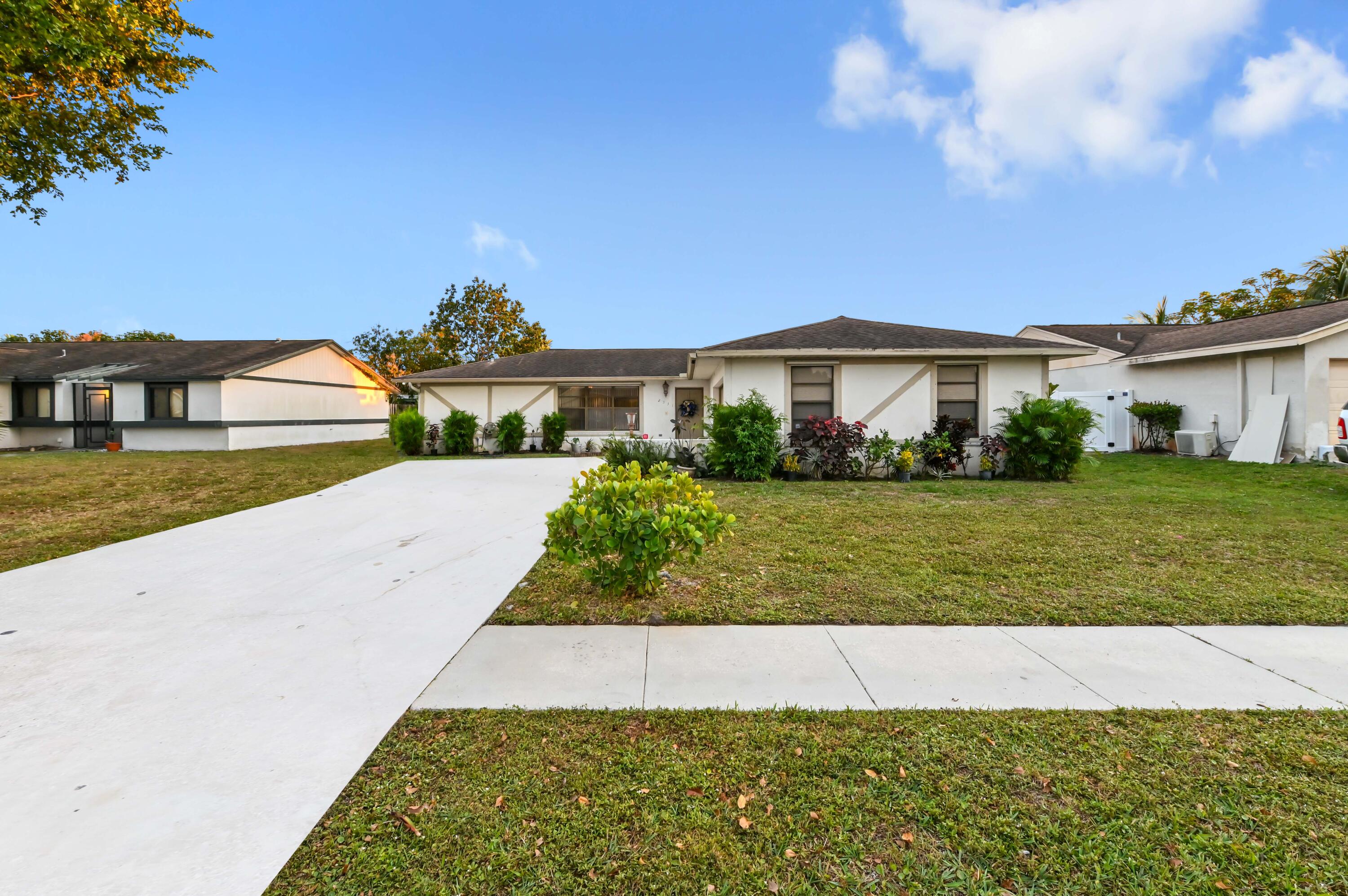 3BR – SingleFamilyResidence at 2531 Doral Way