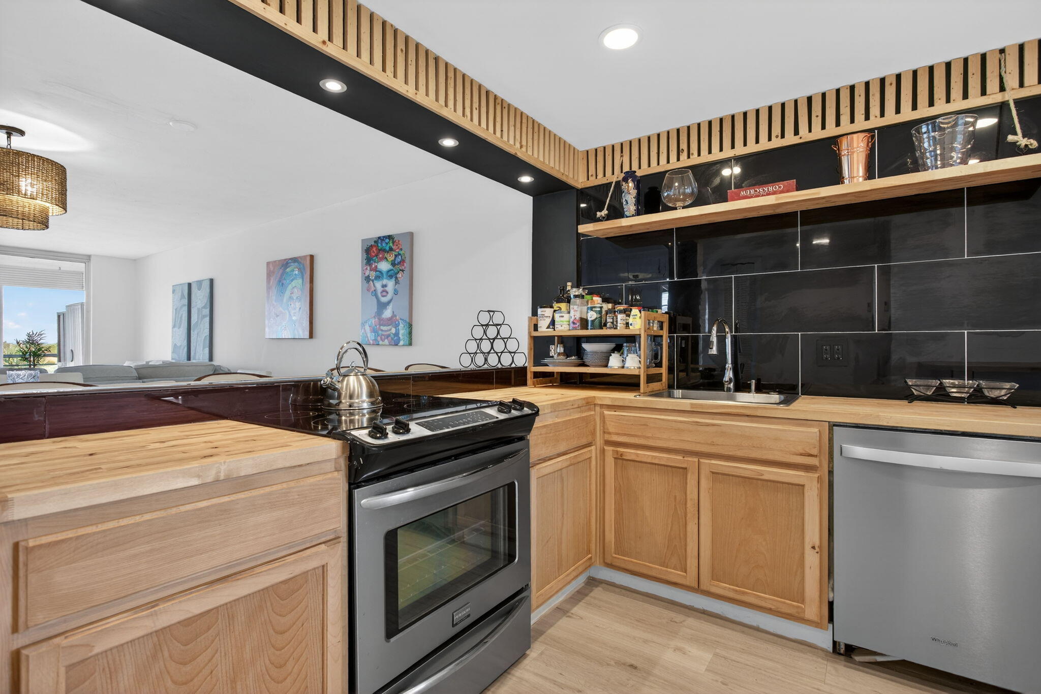 3BR – Condominium at 3960 Oaks Clubhouse Drive #512