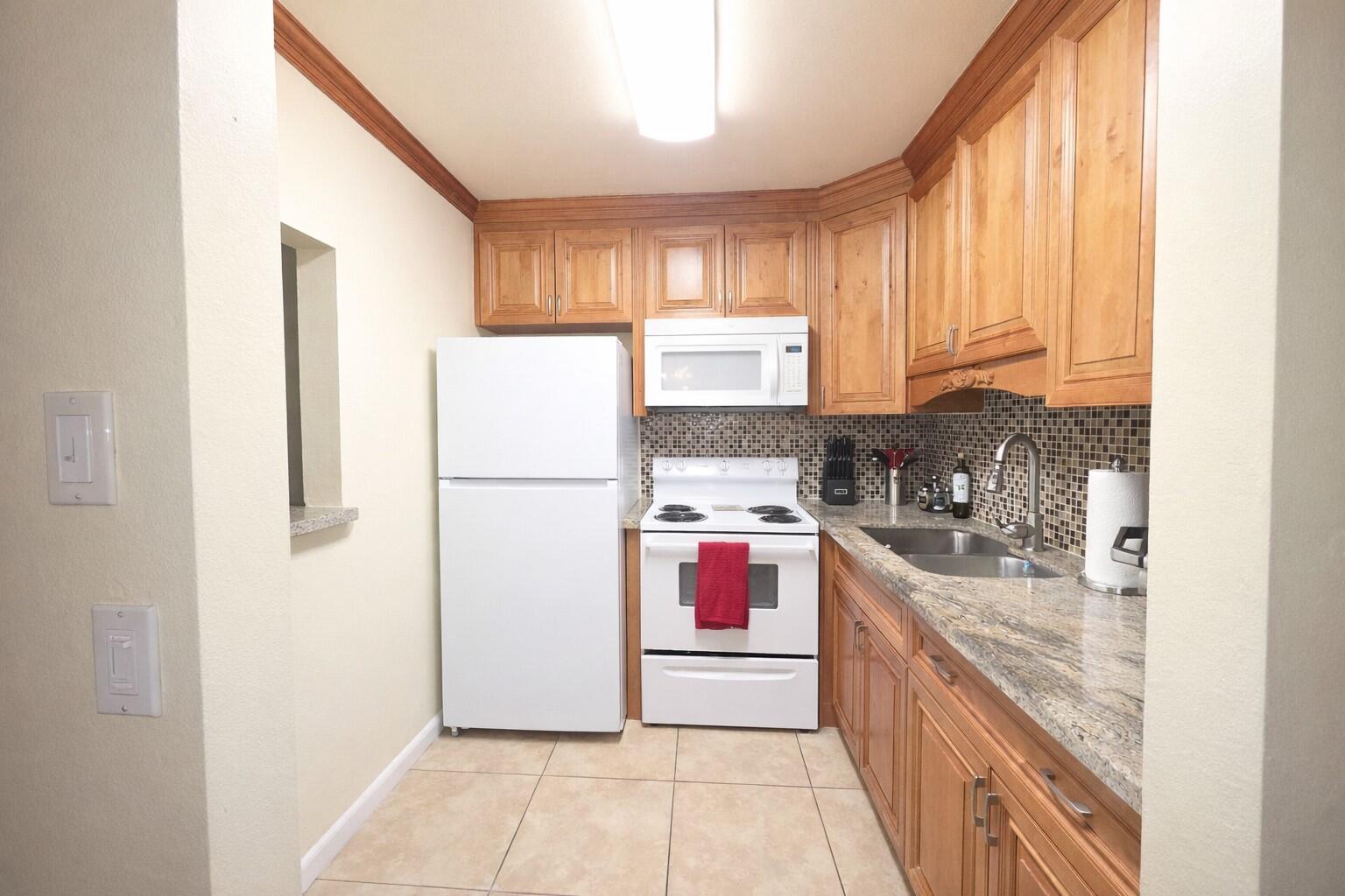 1BR – Condominium at 204 Kent L #L