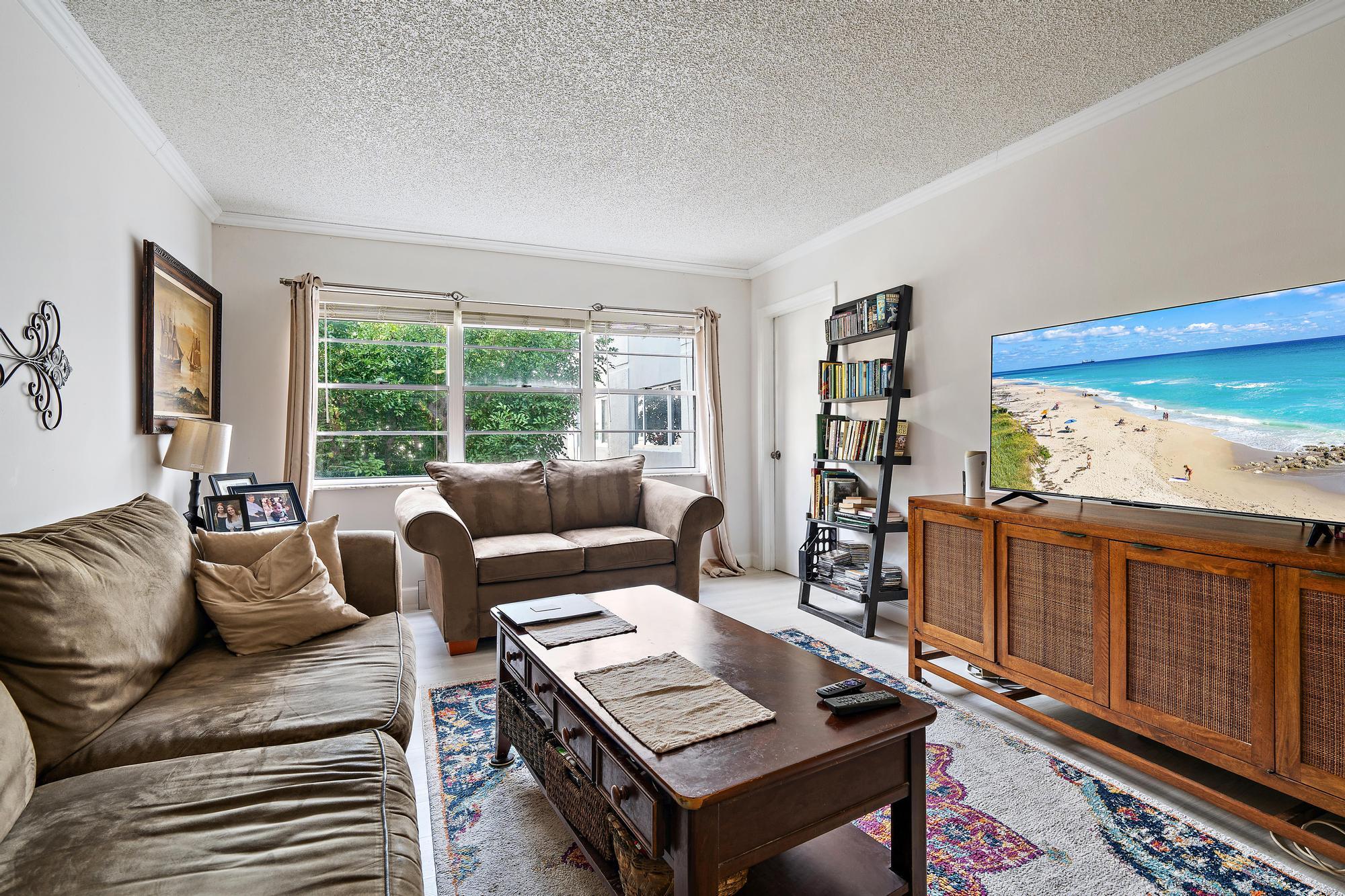 1BR – Condominium at 1516 S Lakeside Drive #207