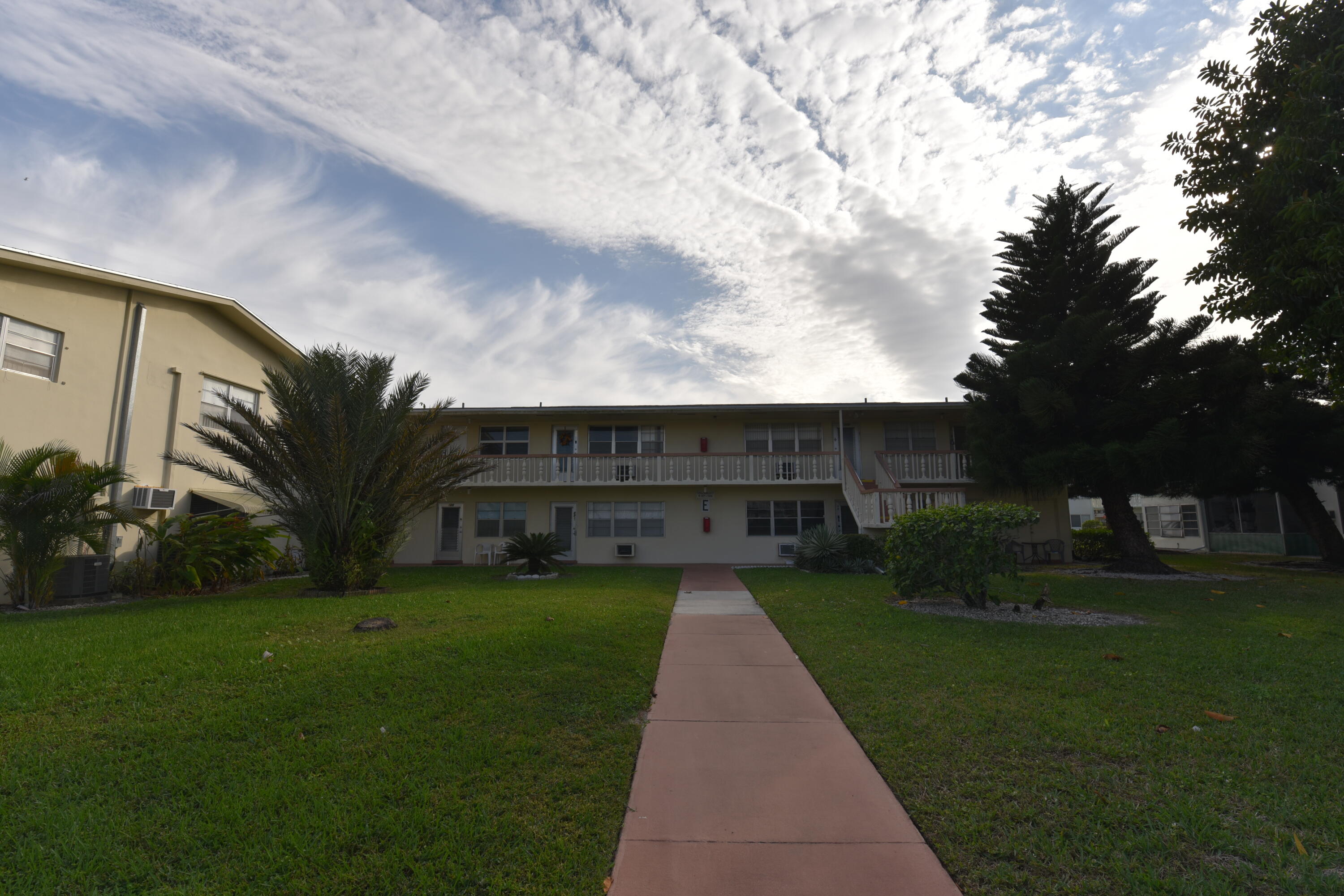 2BR – Condominium at 112 Salisbury #E