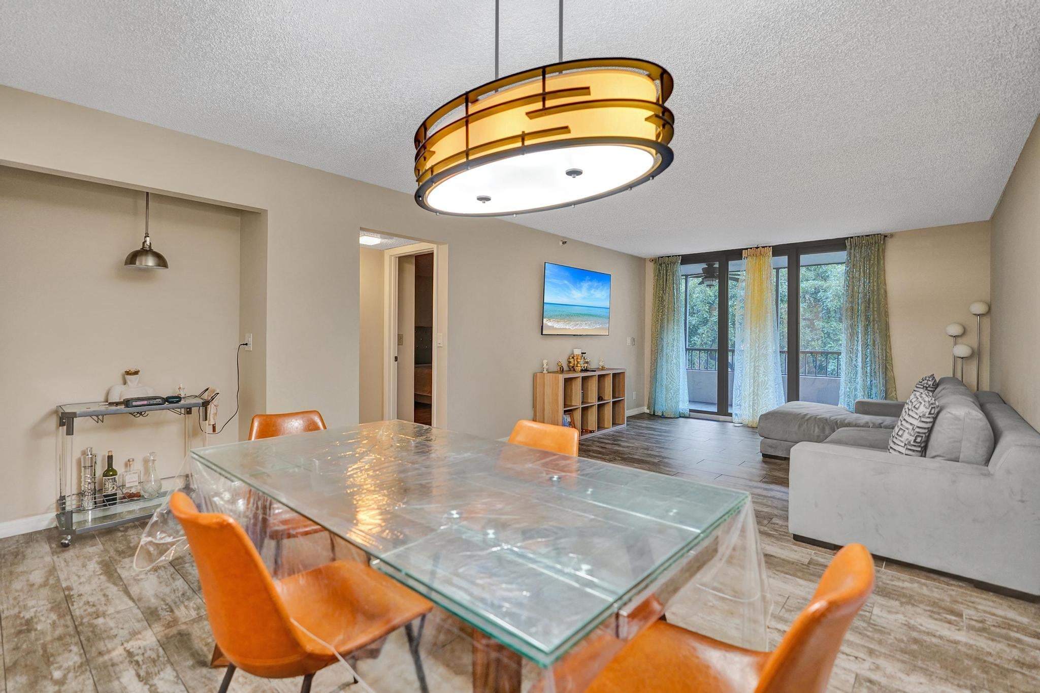 2BR – Condominium at 2070 Homewood #214