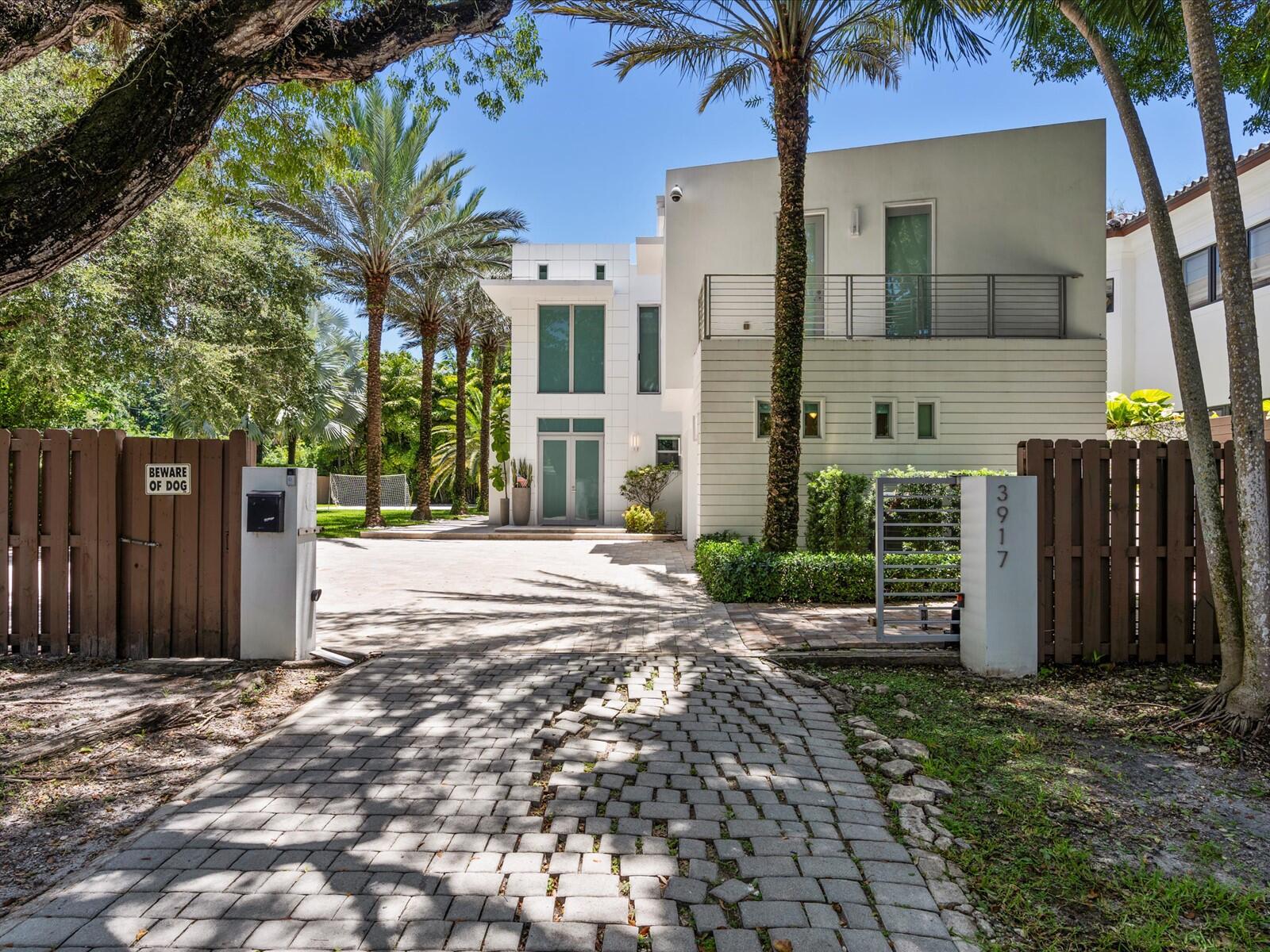 6BR – SingleFamilyResidence at 3917 S Le Jeune Road