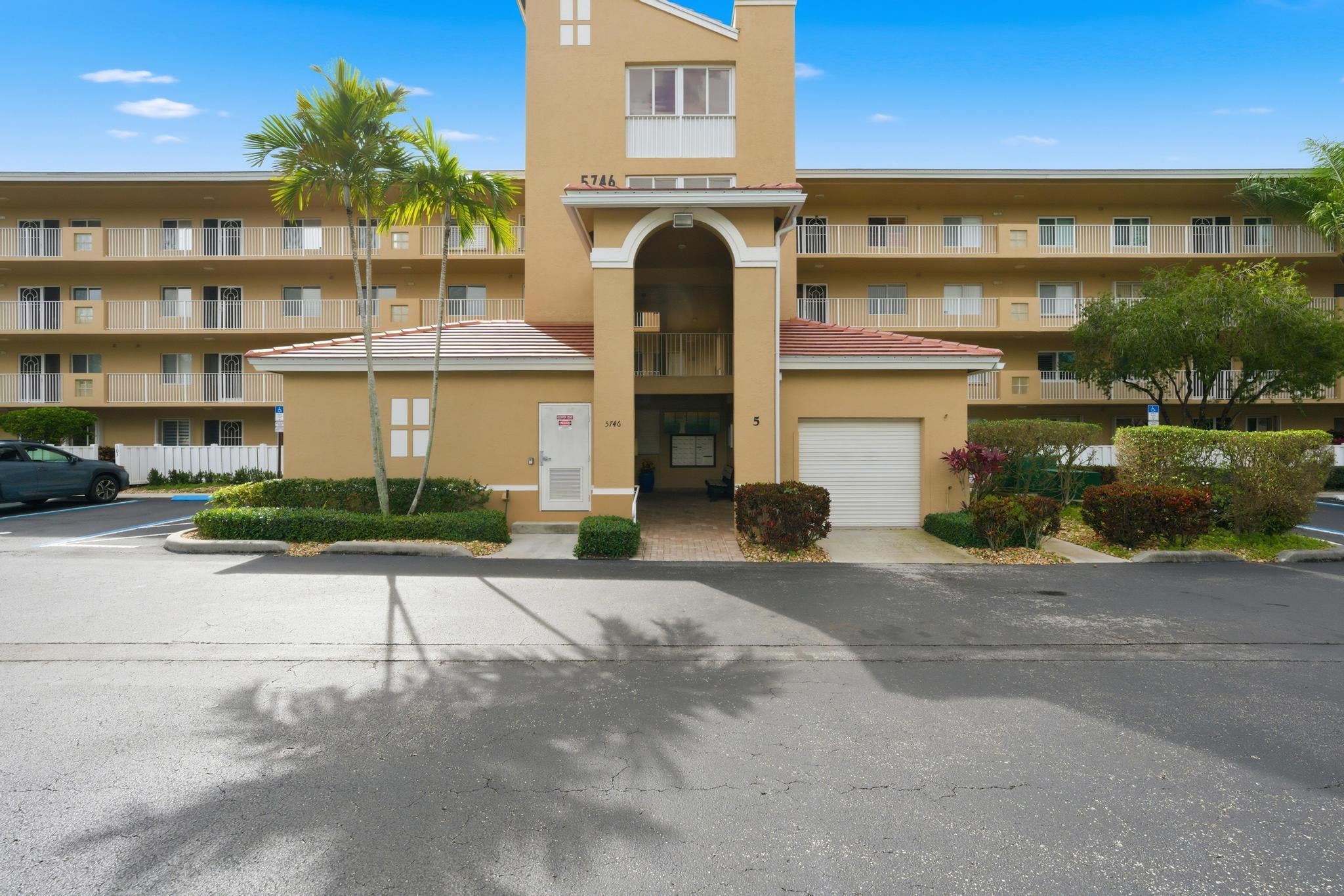 3BR – Condominium at 5746 Crystal Shores Drive #307