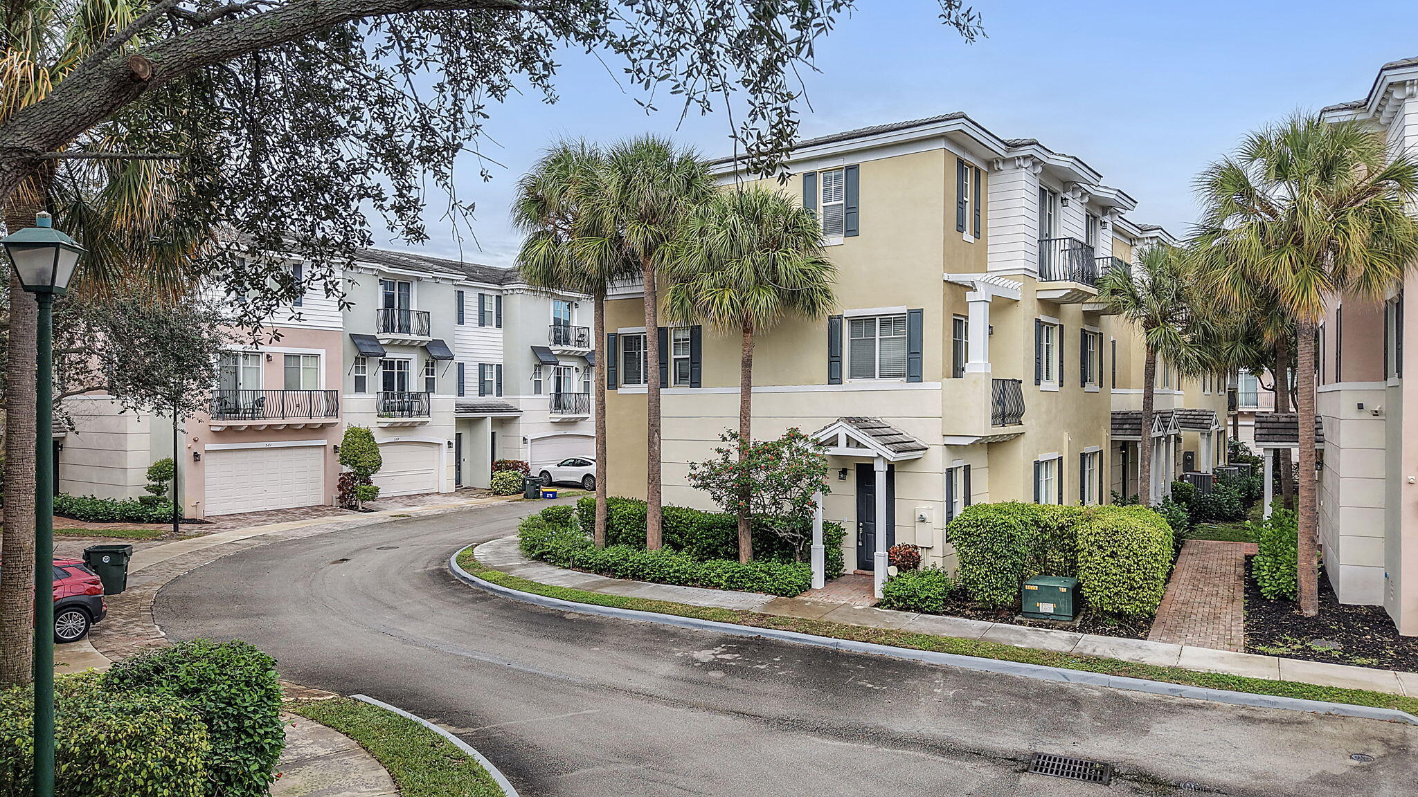 3BR – Townhouse at 560 NW 39th Circle #560