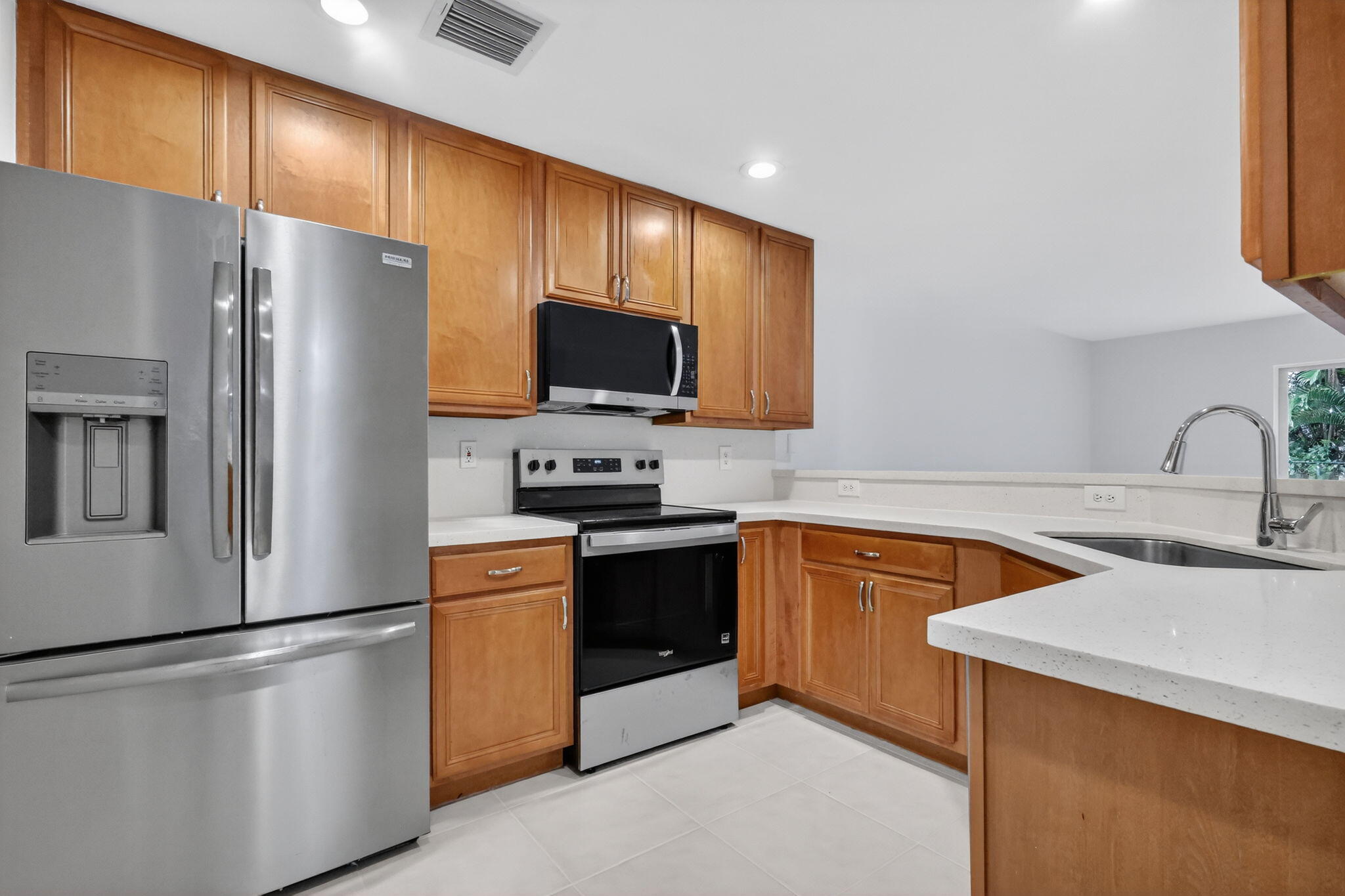 3BR – Townhouse at 16218 Sierra Palms Drive