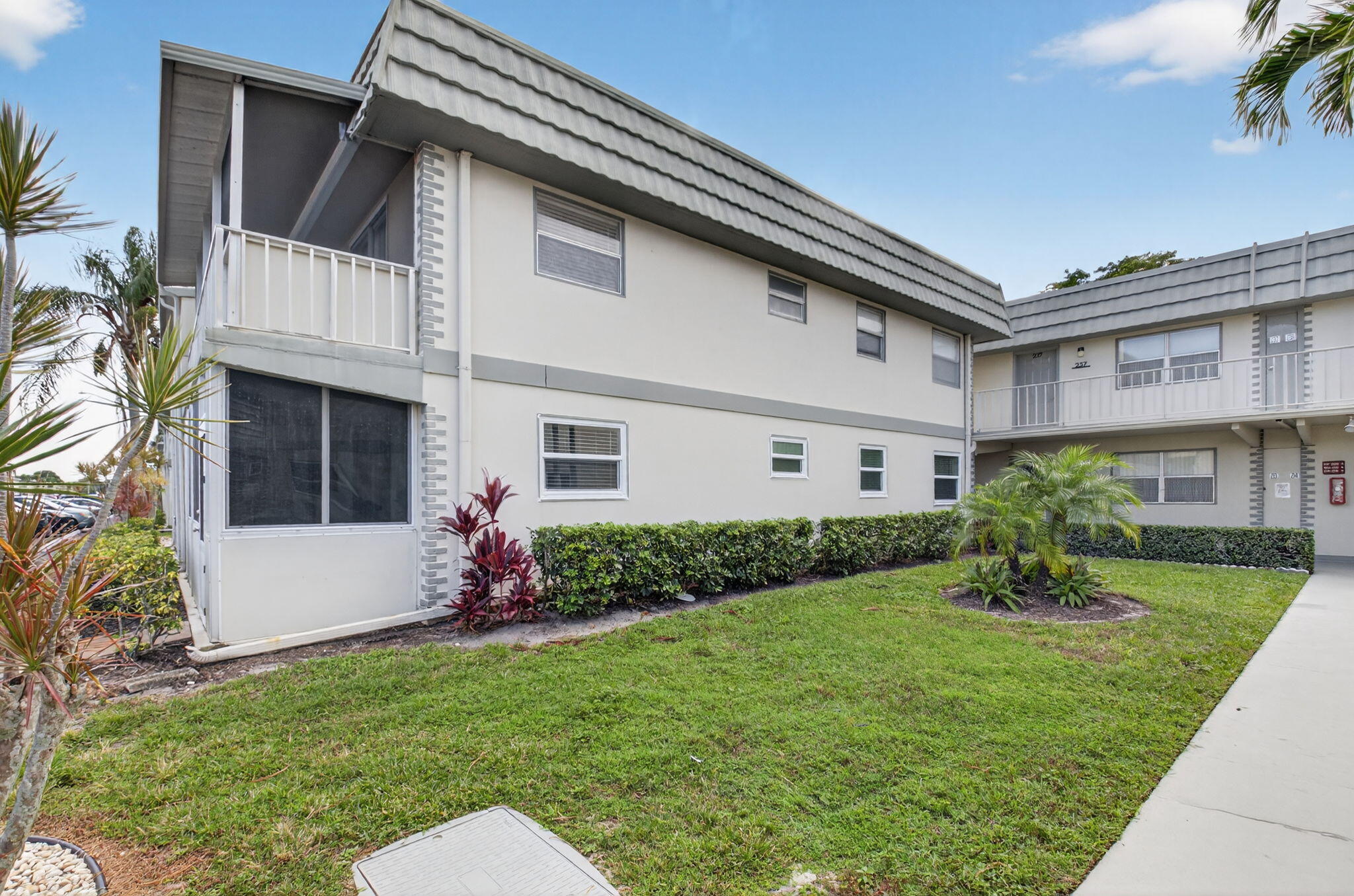 2BR – Condominium at 212 Monaco Way E