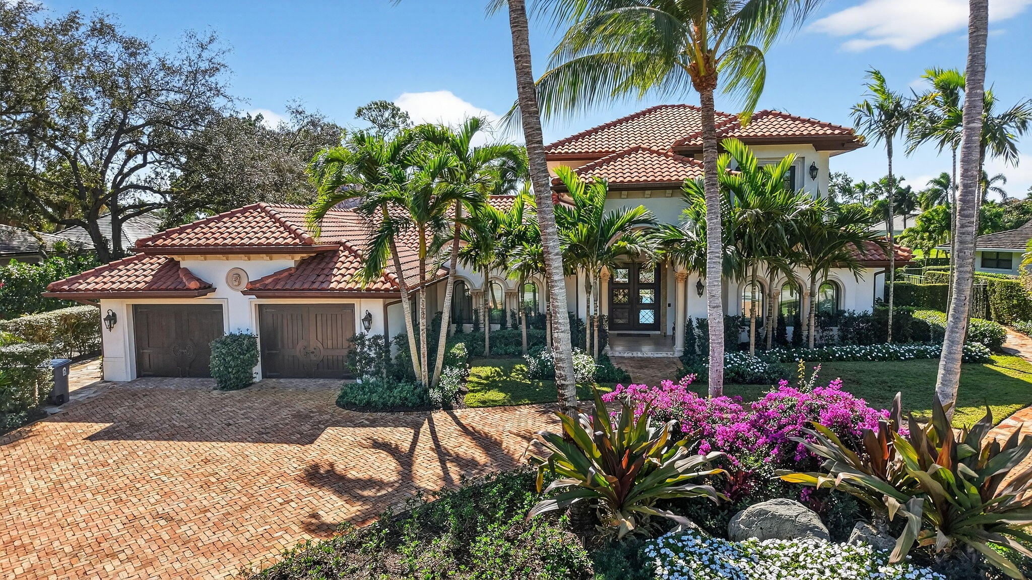 5BR – SingleFamilyResidence at 4816 S Lake Drive
