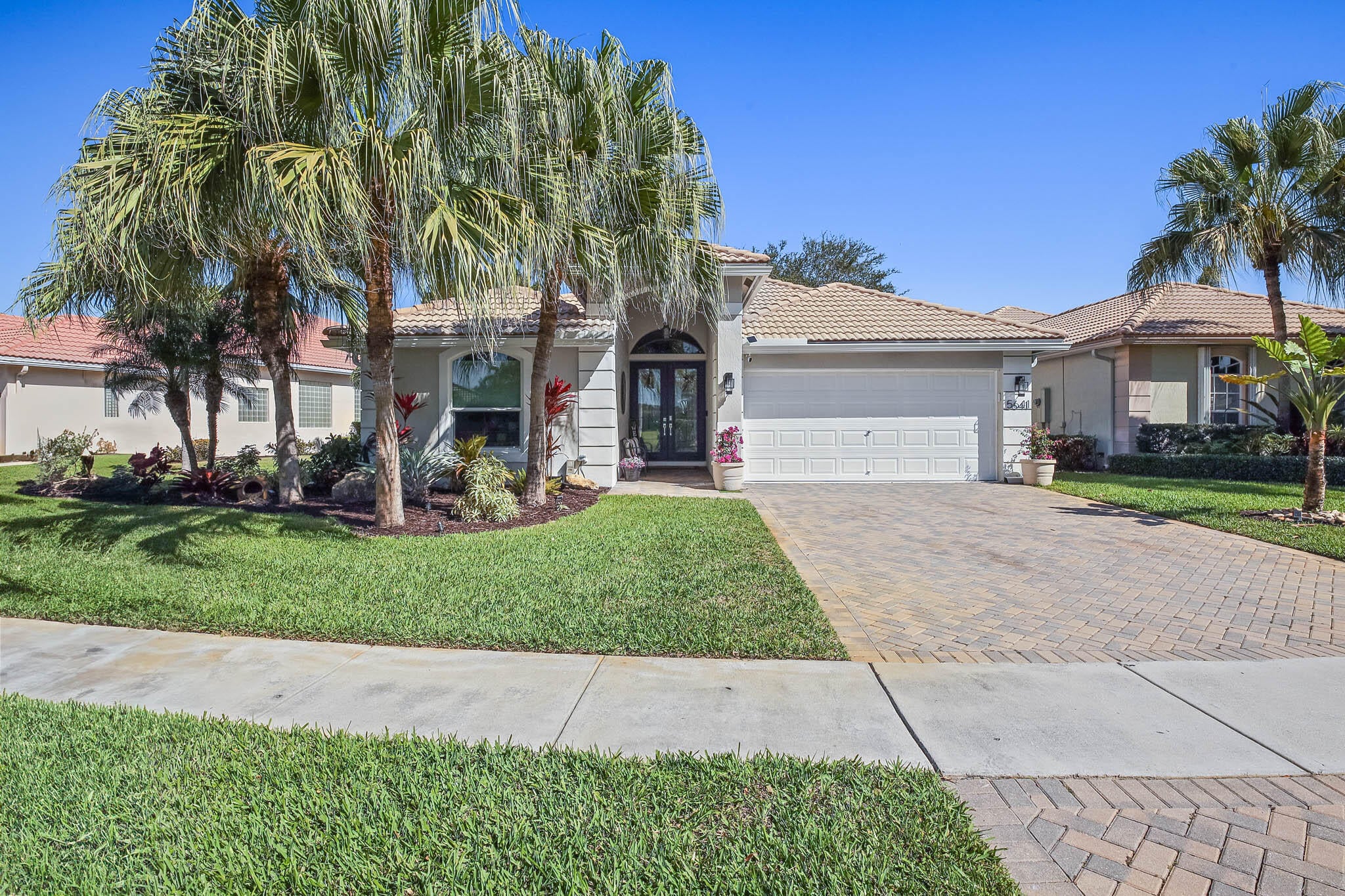 3BR – SingleFamilyResidence at 5641 Fountains Drive S
