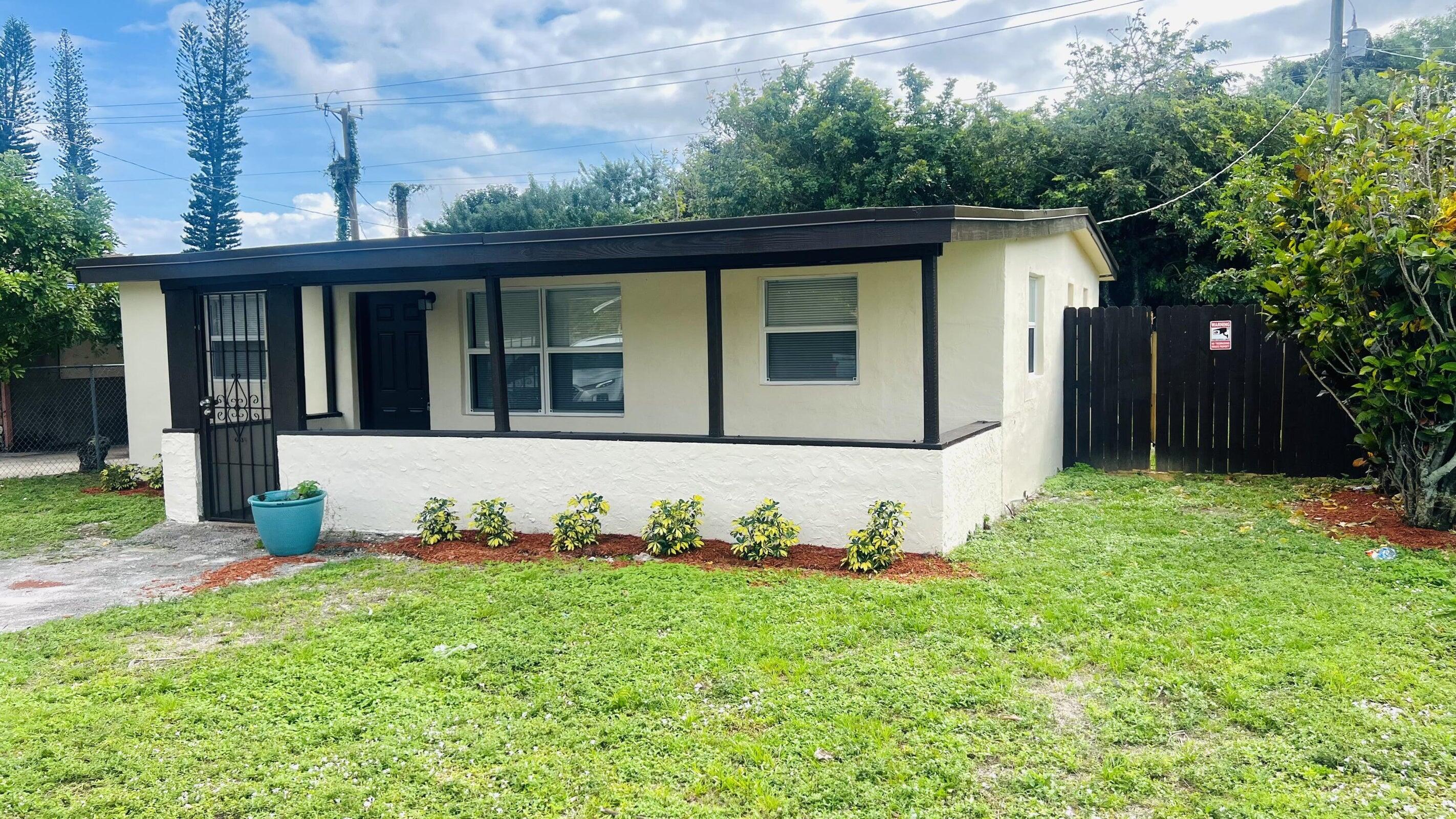 3BR – SingleFamilyResidence at 2360 Nw 2nd Street Street