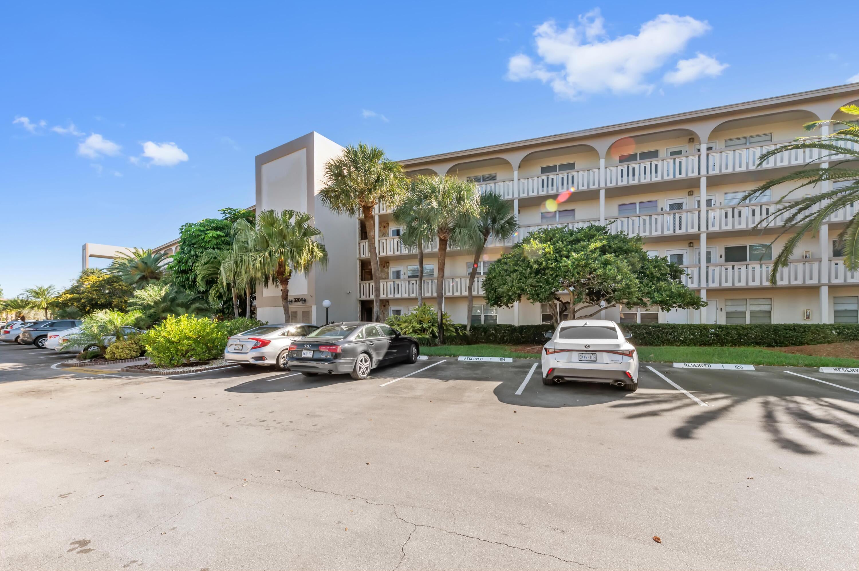 2BR – Condominium at 3204 Portofino Point #H2