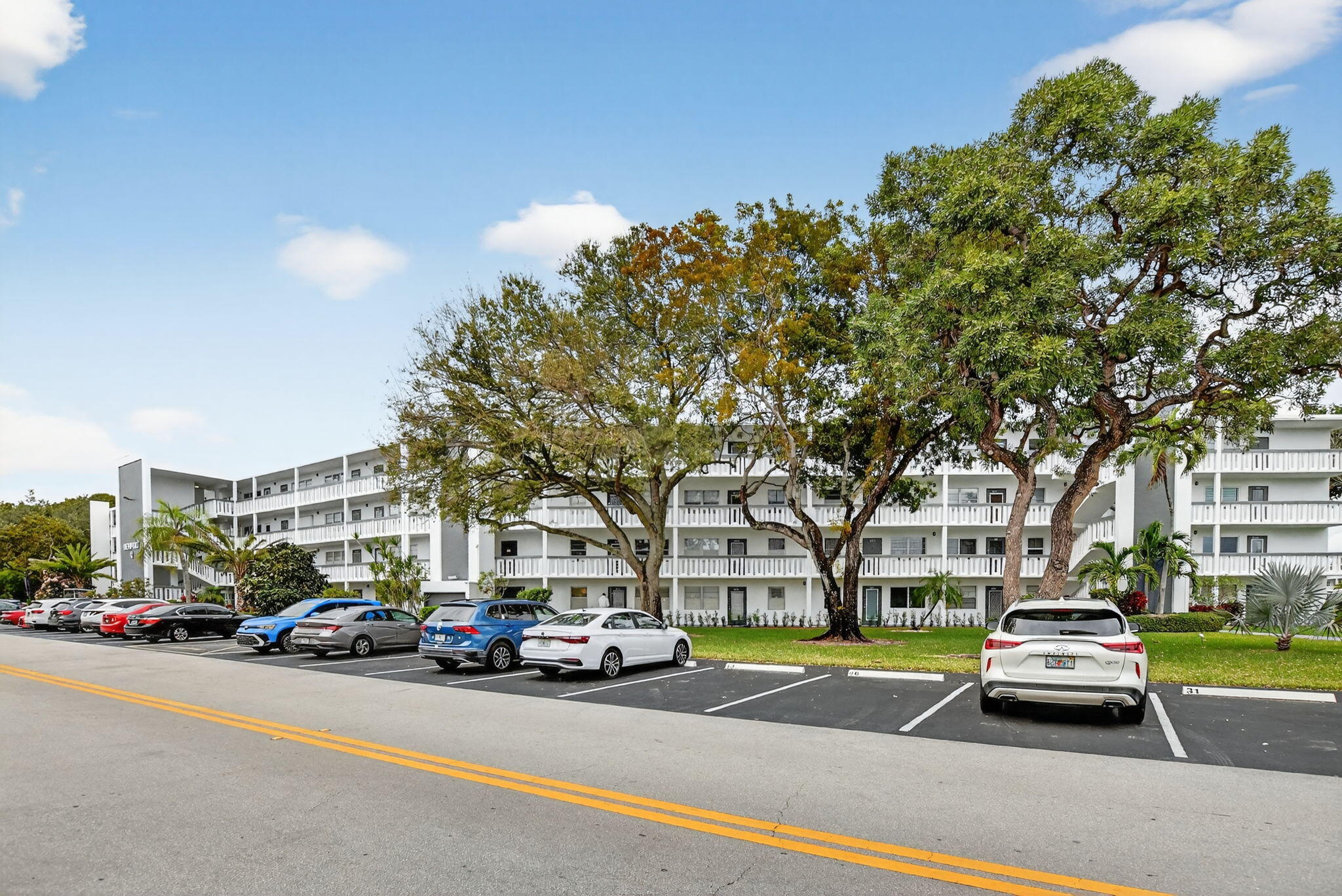 1BR – Condominium at 2070 Newport Q