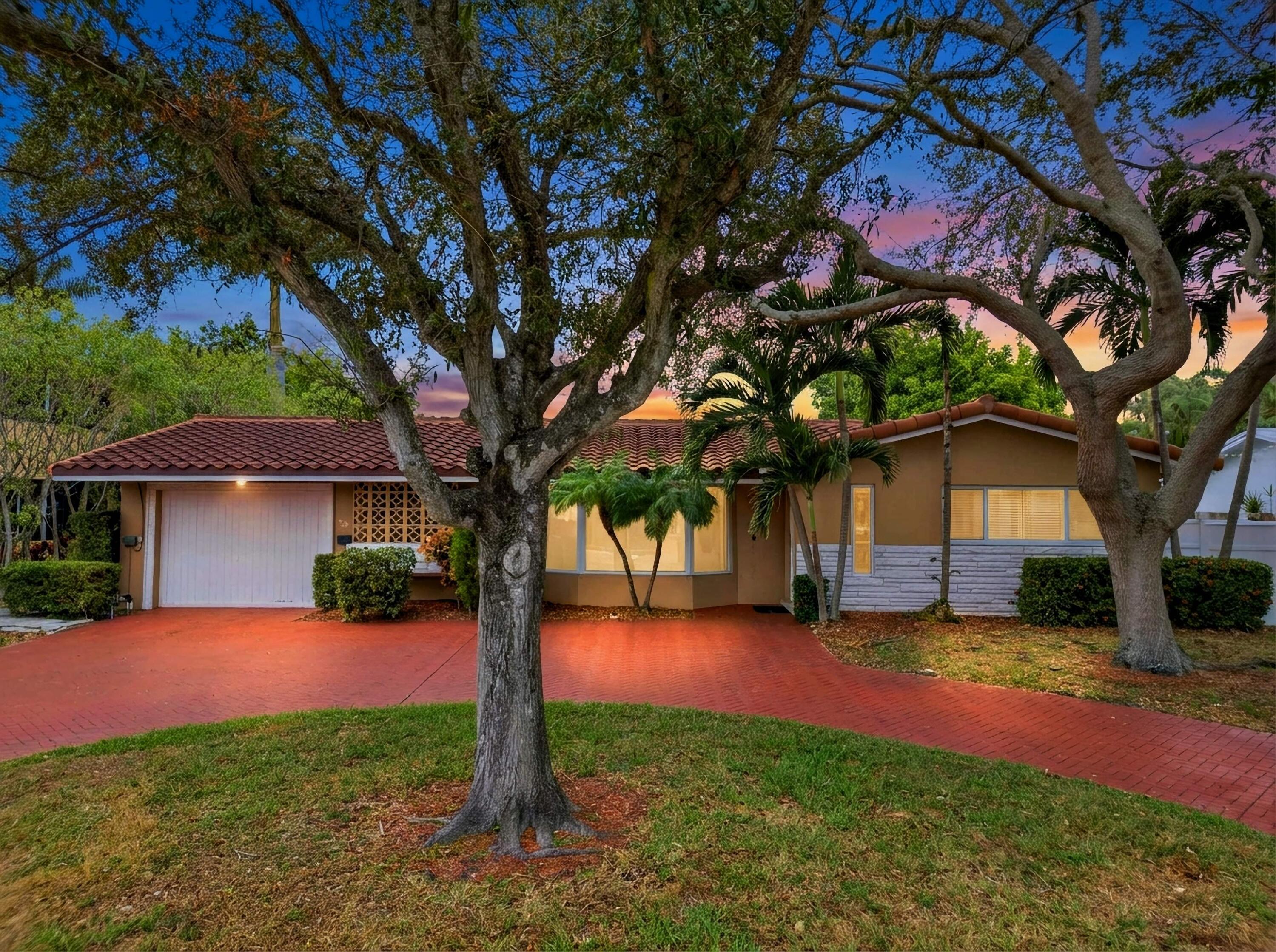 3BR – SingleFamilyResidence at 1921 NE 28th Court