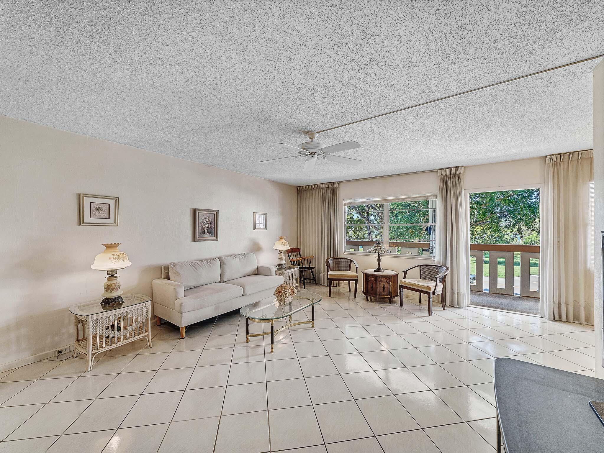 2BR – Condominium at 3002 Ventnor #G