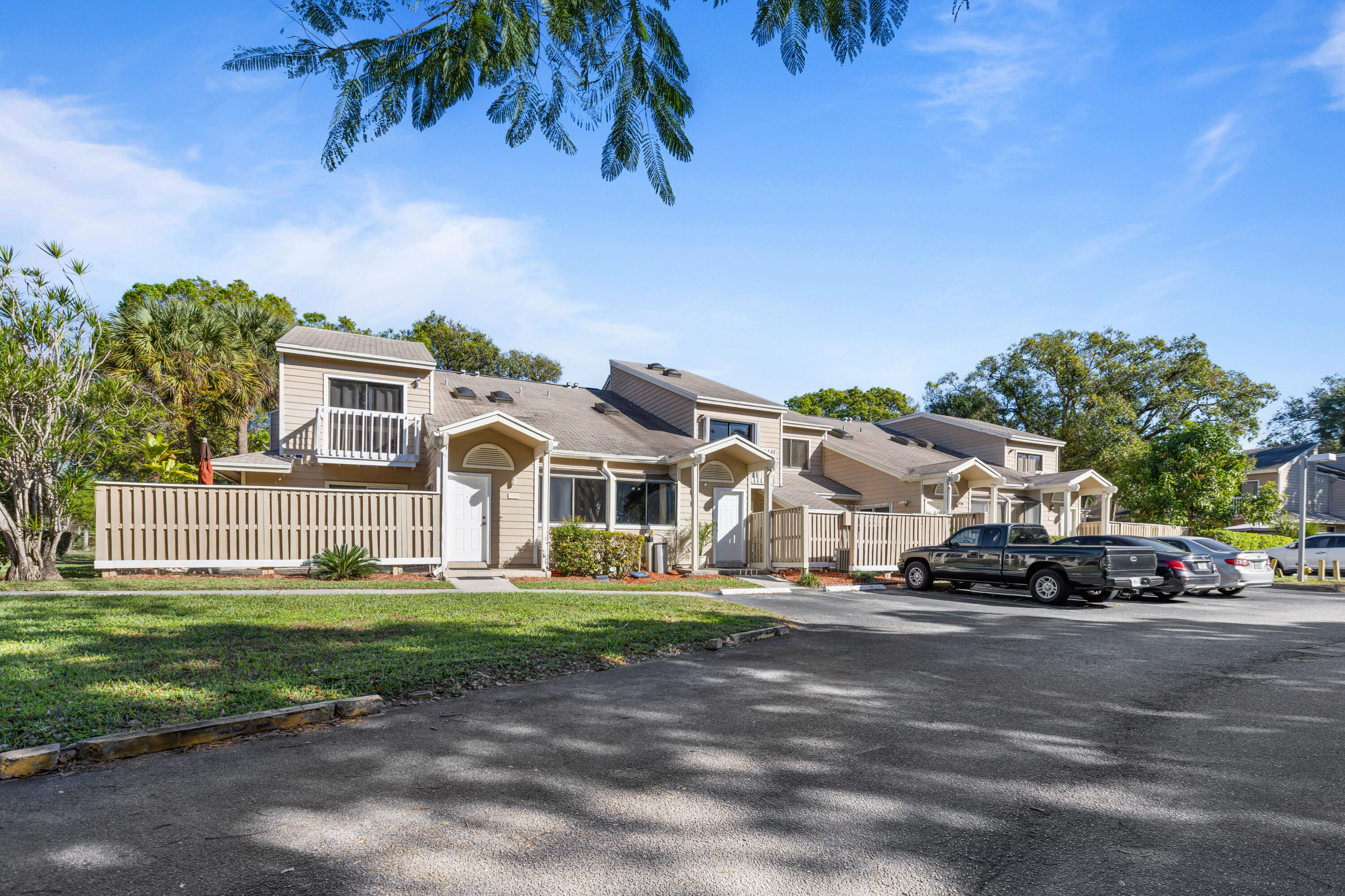 2BR – Townhouse at 7176 Sportsmans Drive