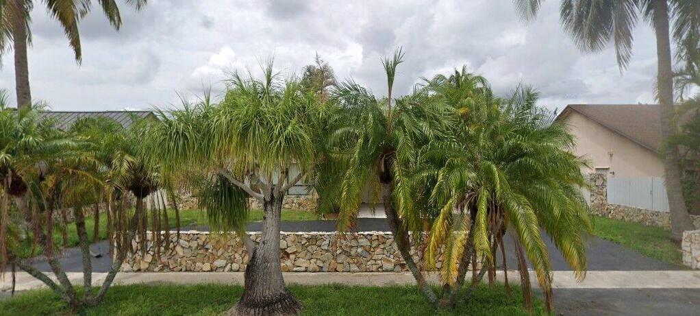 4BR – SingleFamilyResidence at 2410 NW 102nd Way