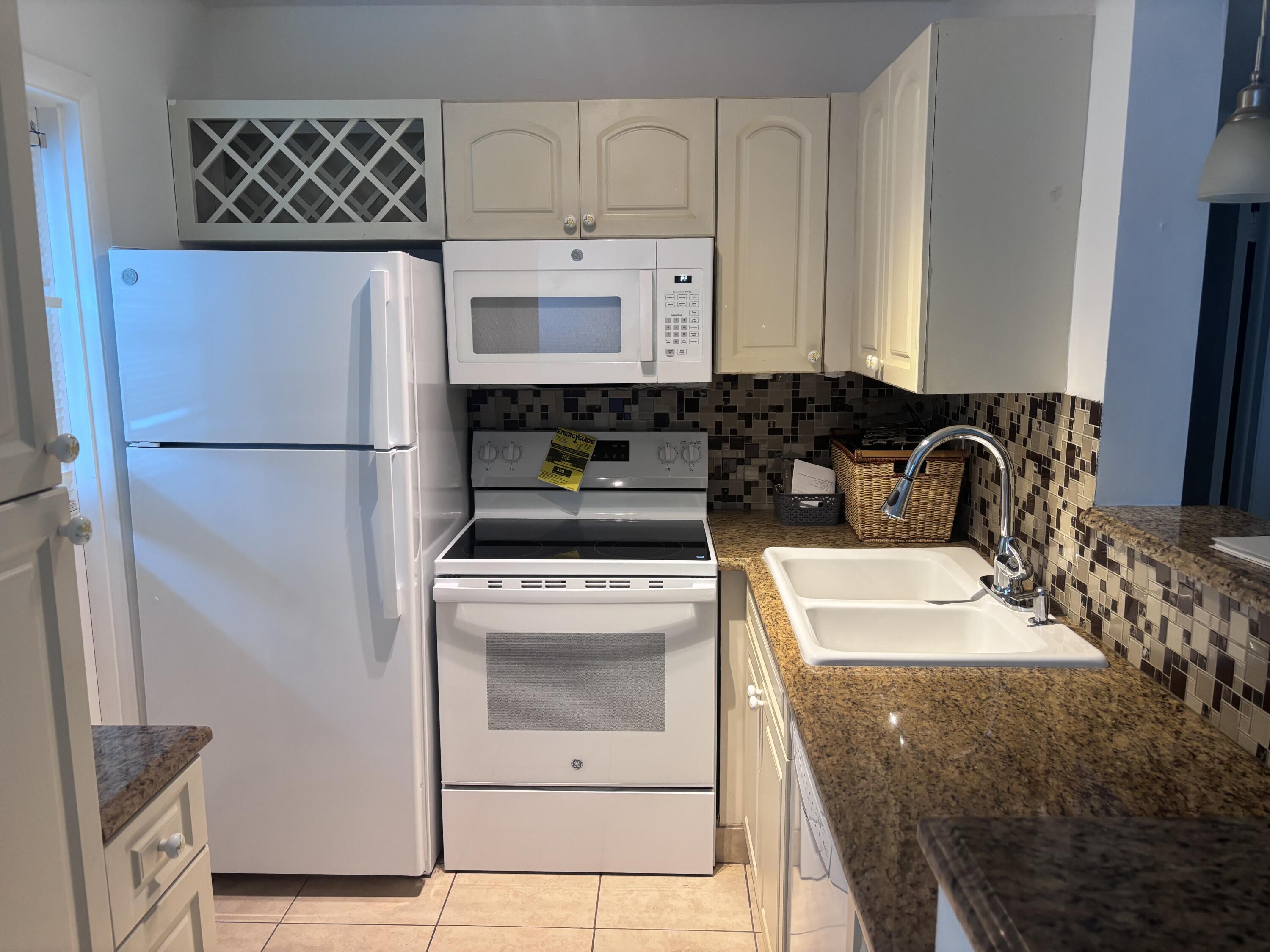 1BR – Condominium at 2213 NE 1st Court #103