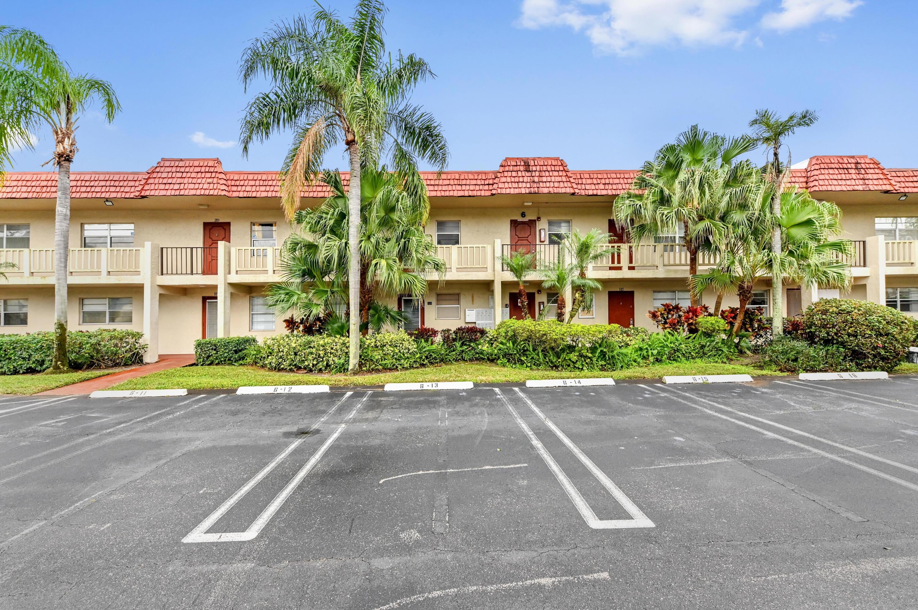 1BR – Condominium at 6 Abbey Lane #104