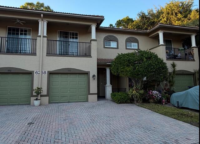 3BR – Townhouse at 6268 S Military Trail #103