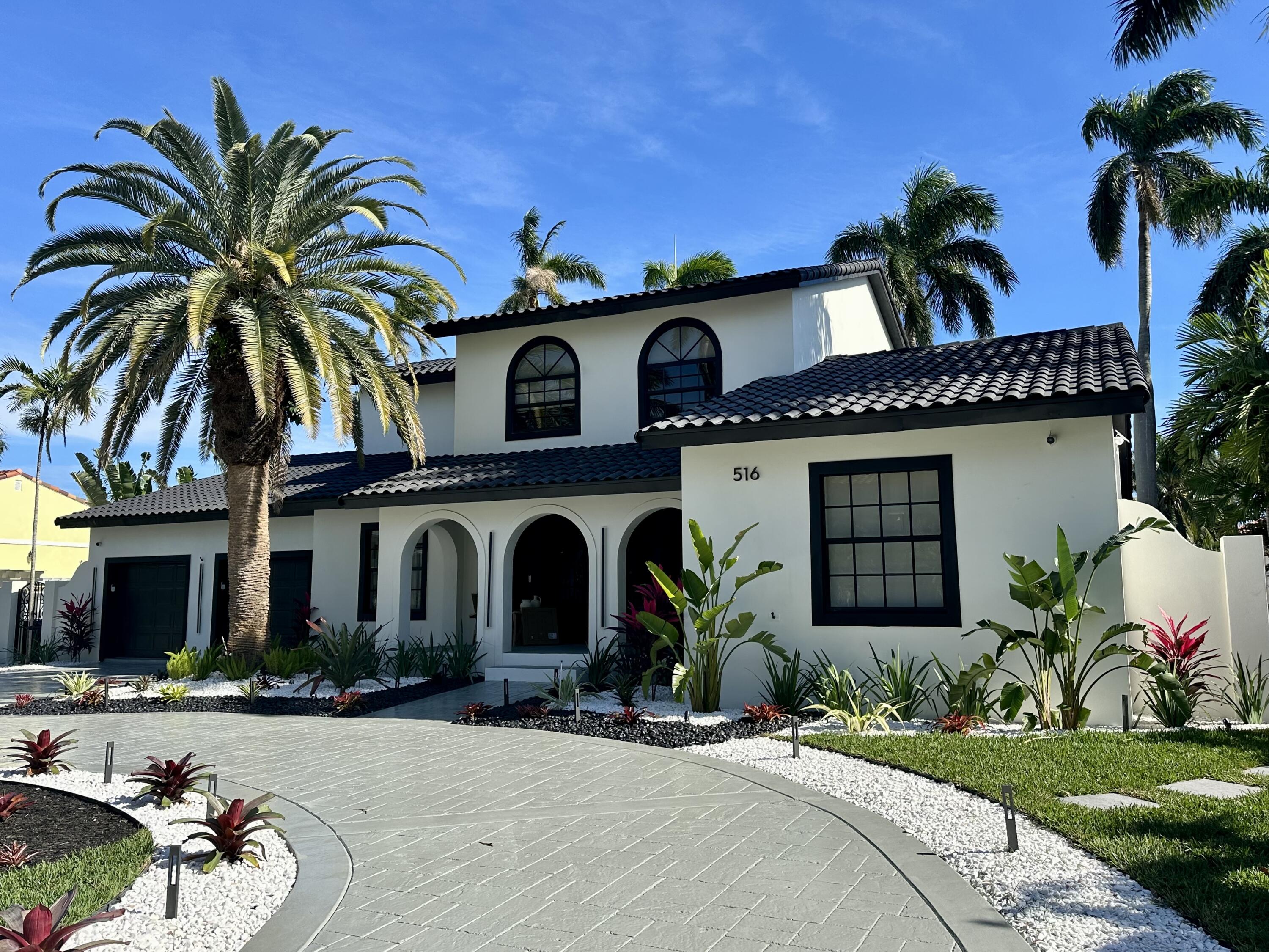 4BR – SingleFamilyResidence at 516 Royal Plaza Drive