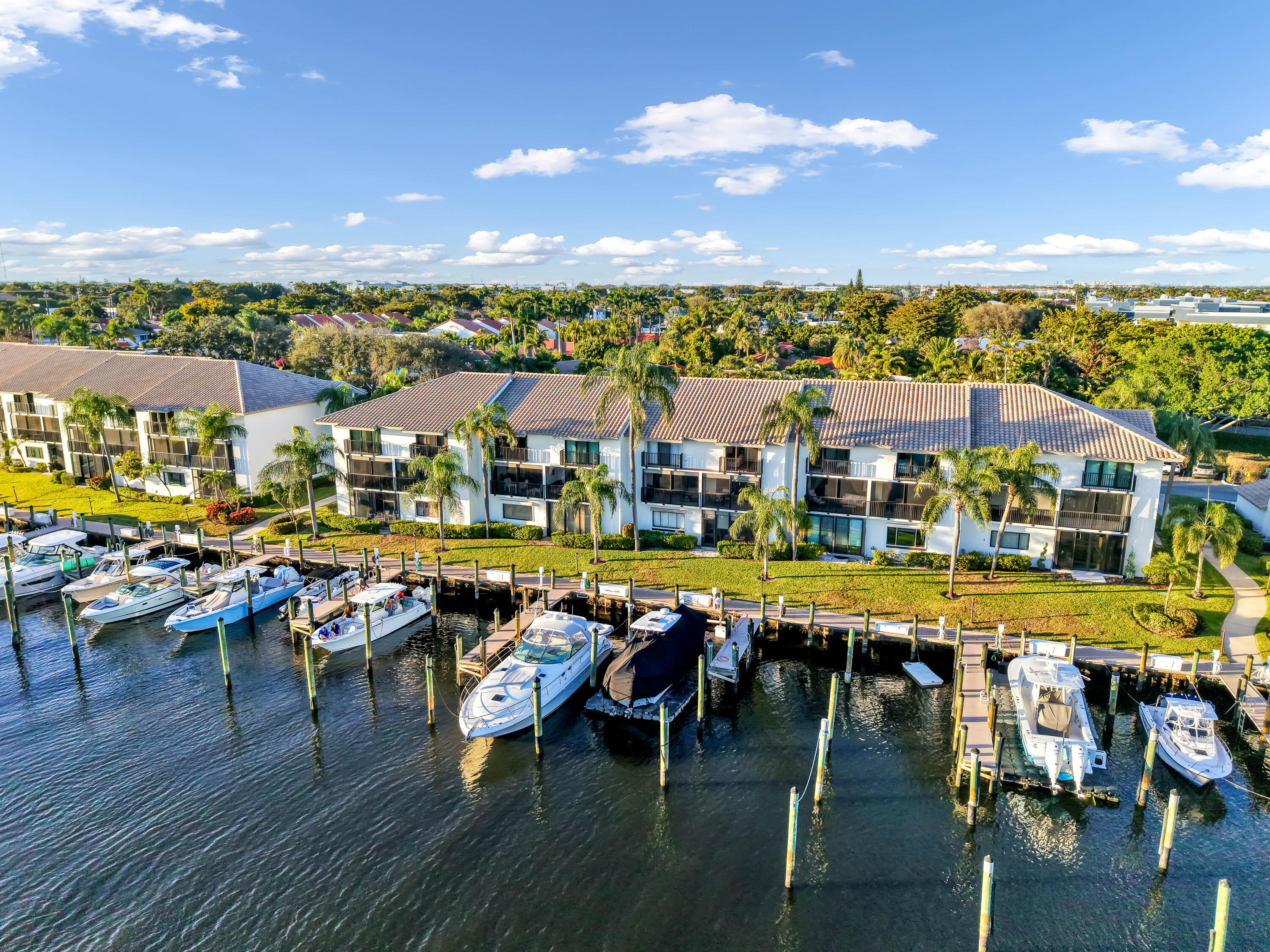 2BR – Townhouse at 240 Captains Walk #5150