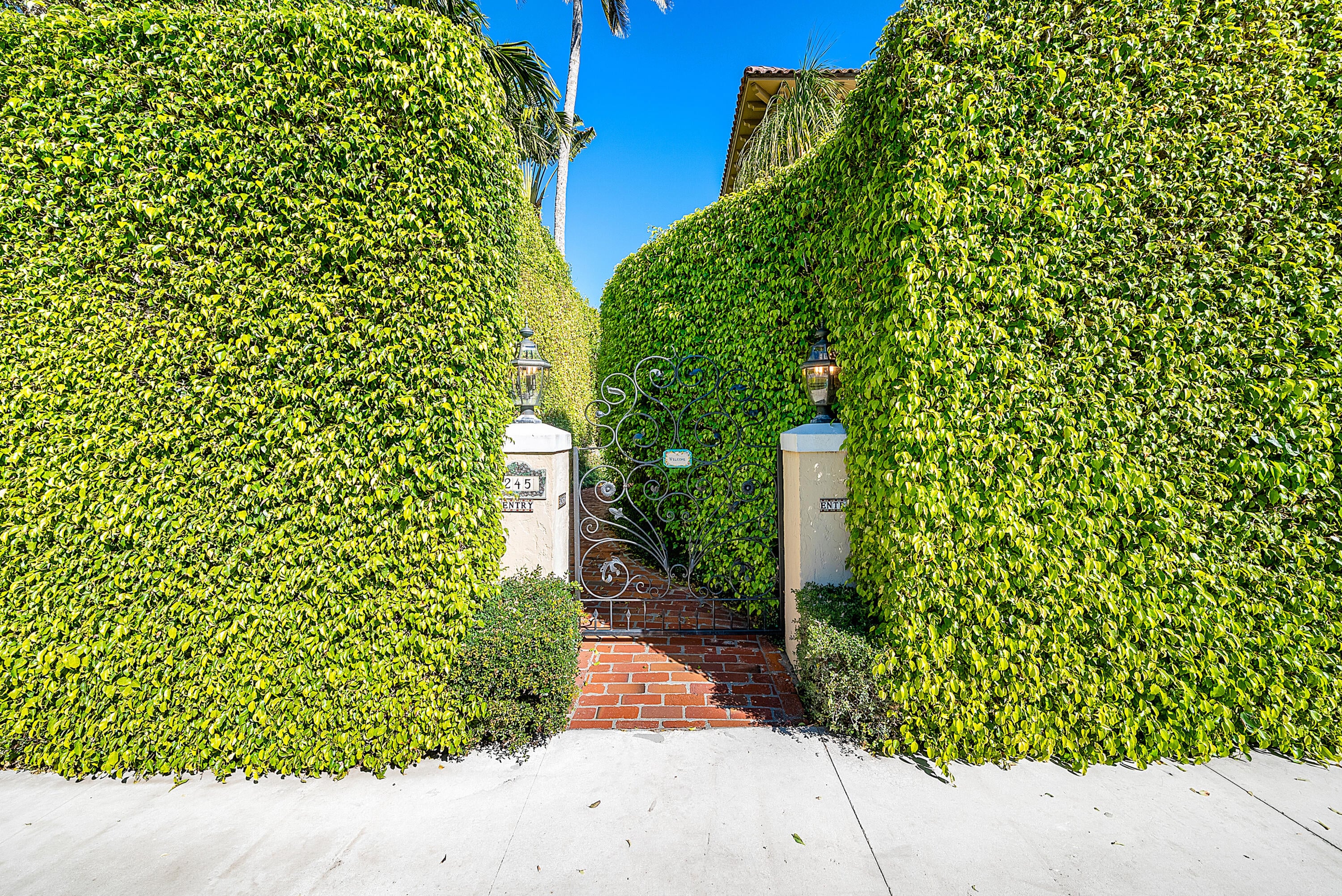 5BR – Townhouse at 245 Brazilian Avenue
