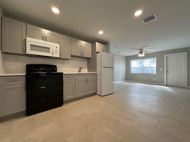 2BR – Townhouse at 3517 Windsor Avenue
