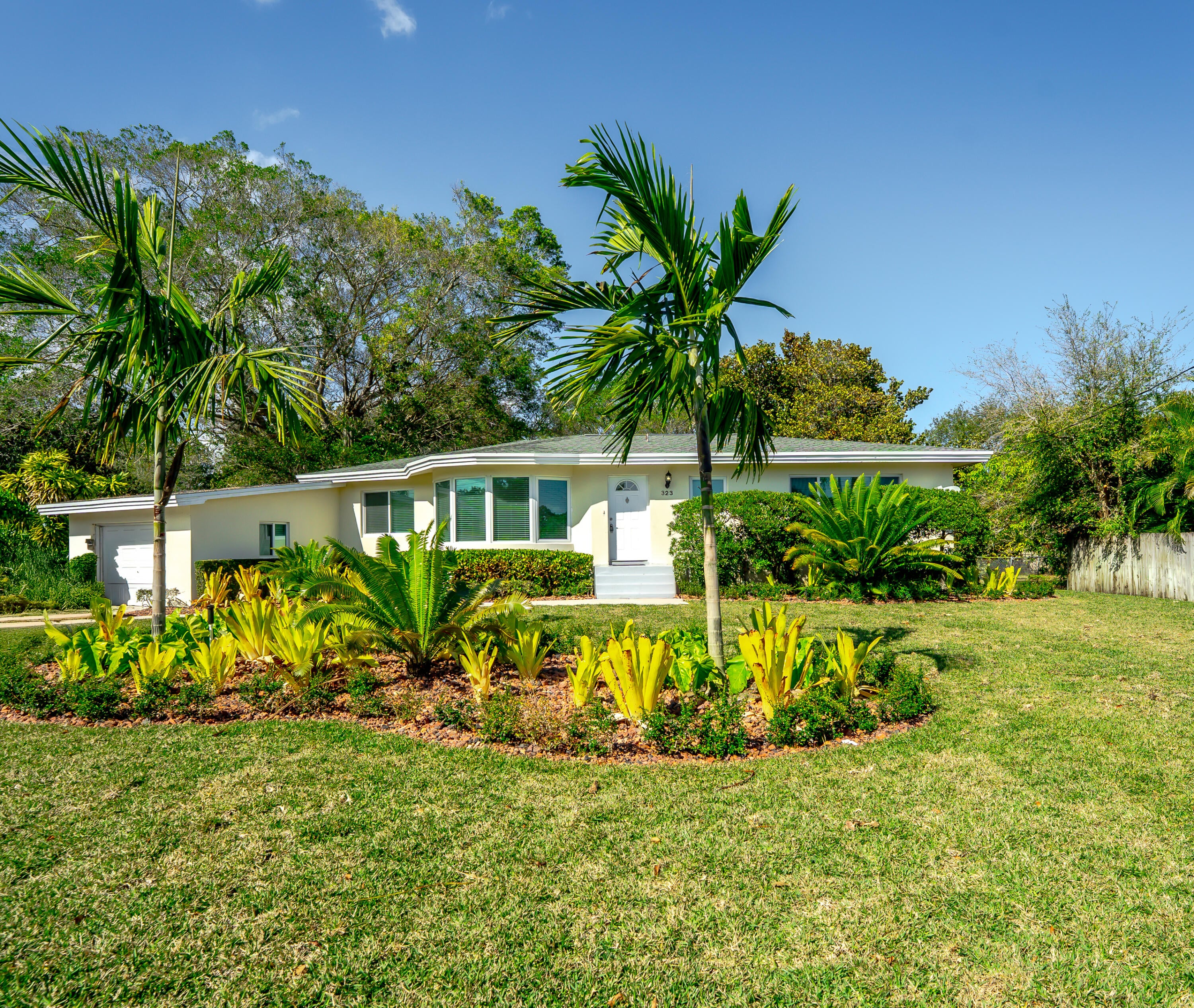3BR – SingleFamilyResidence at 323 NW Spanish River Boulevard