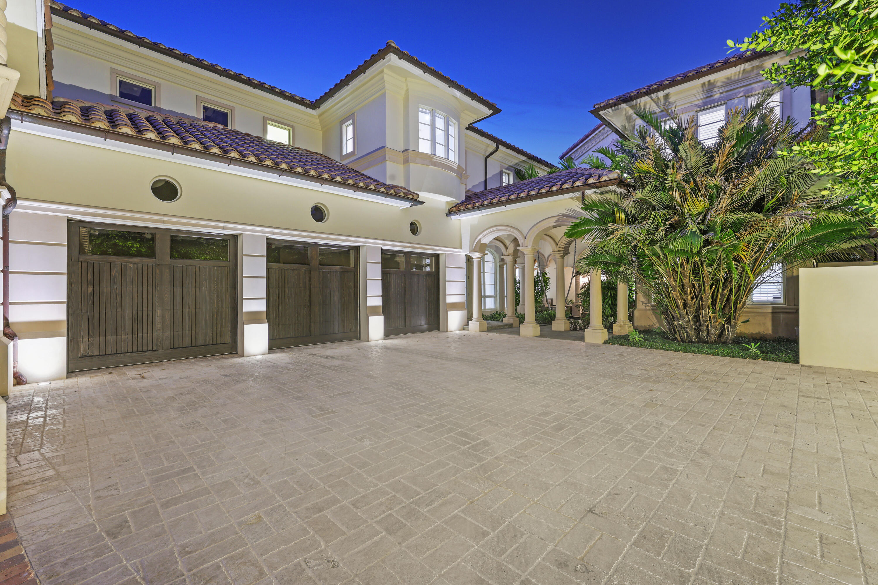 6BR – SingleFamilyResidence at 361 Mizner Lake Estates Drive