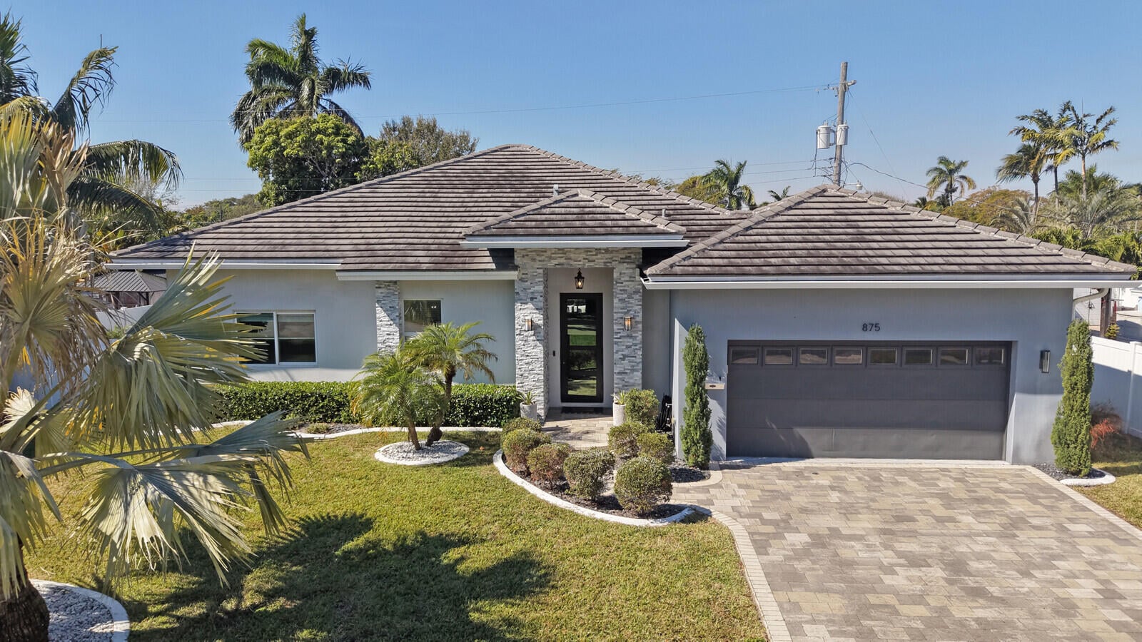 3BR – SingleFamilyResidence at 875 SE 13th Avenue