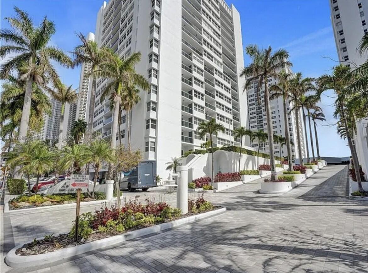 2BR – Condominium at 1880 S Ocean Drive #308