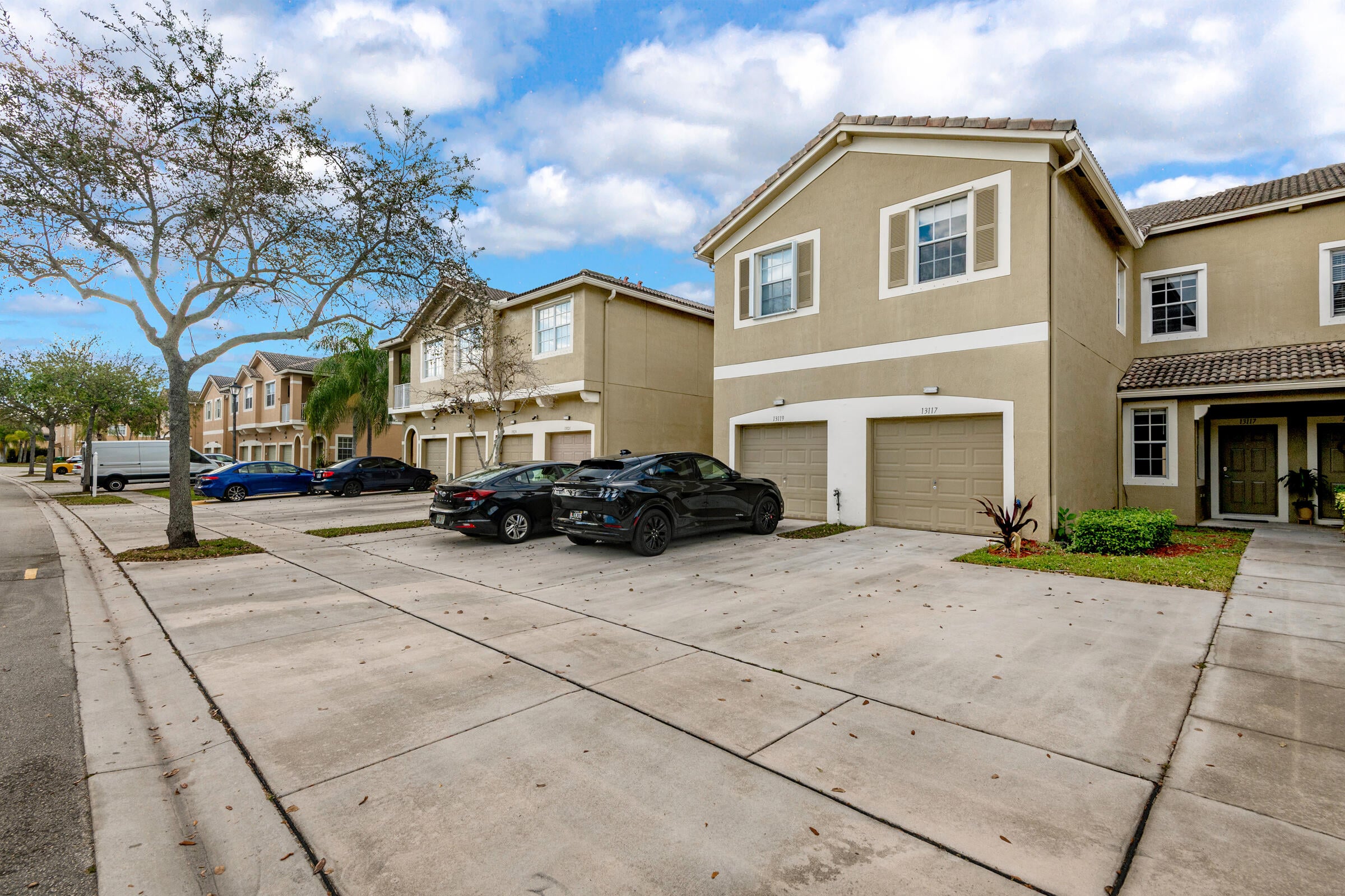 3BR – Townhouse at 13117 SW 44th Street #12104