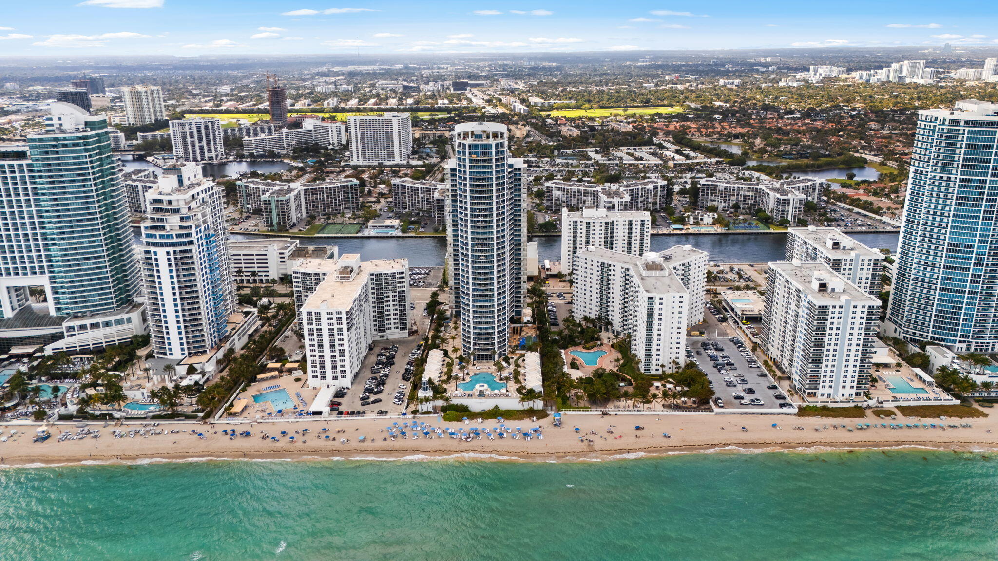 3BR – Condominium at 3101 S Ocean Drive #1807