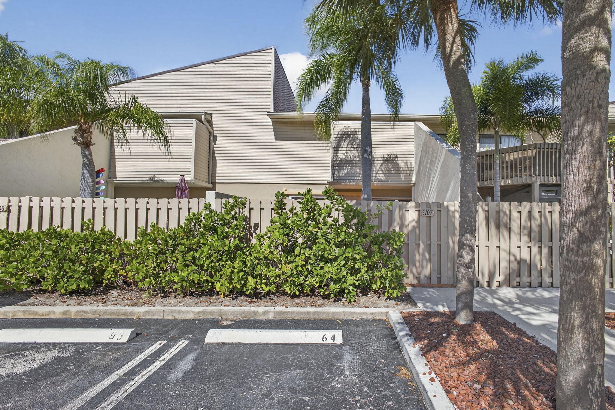 2BR – Condominium at 612 Executive Center Drive #3107