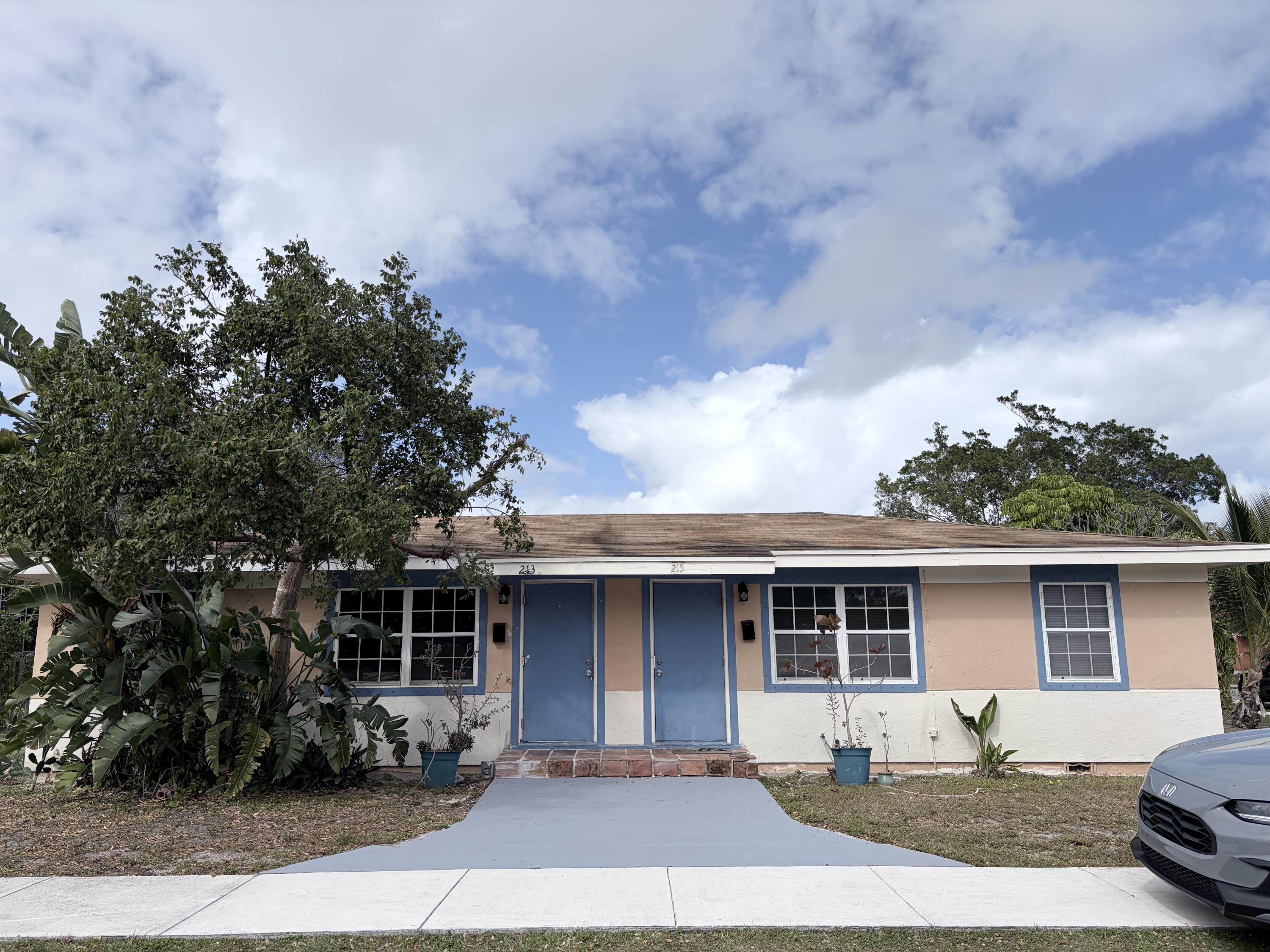 1BR – Townhouse at 213 SE 9th Street