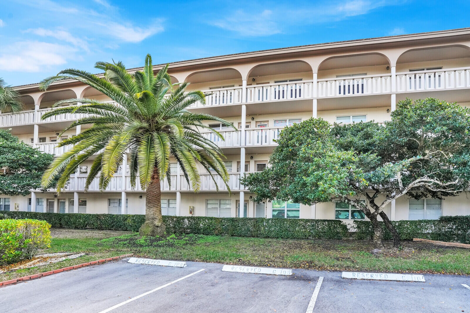 2BR – Condominium at 2102 Lucaya Bend #F2