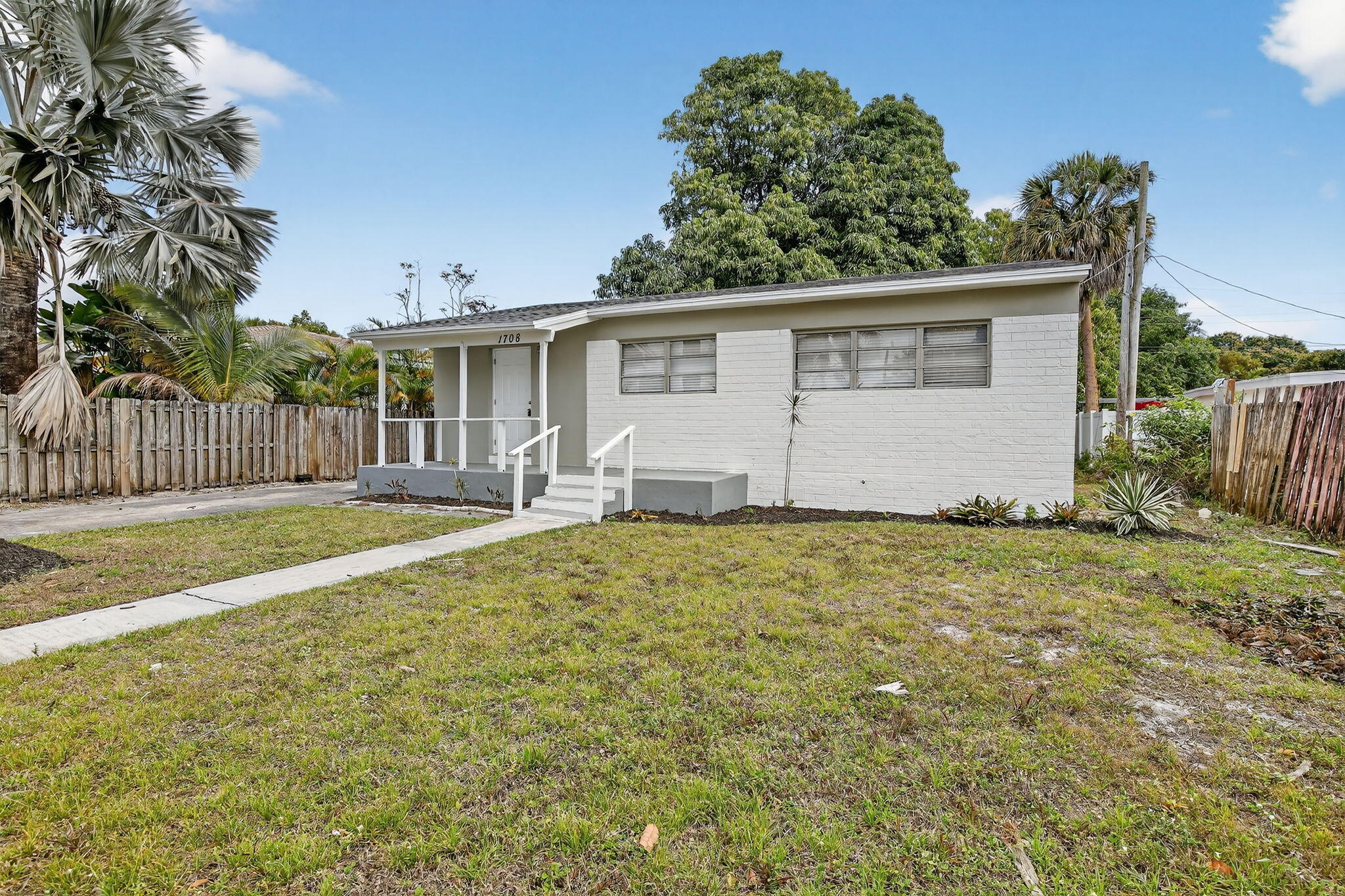 3BR – SingleFamilyResidence at 1708 NW 8th Avenue