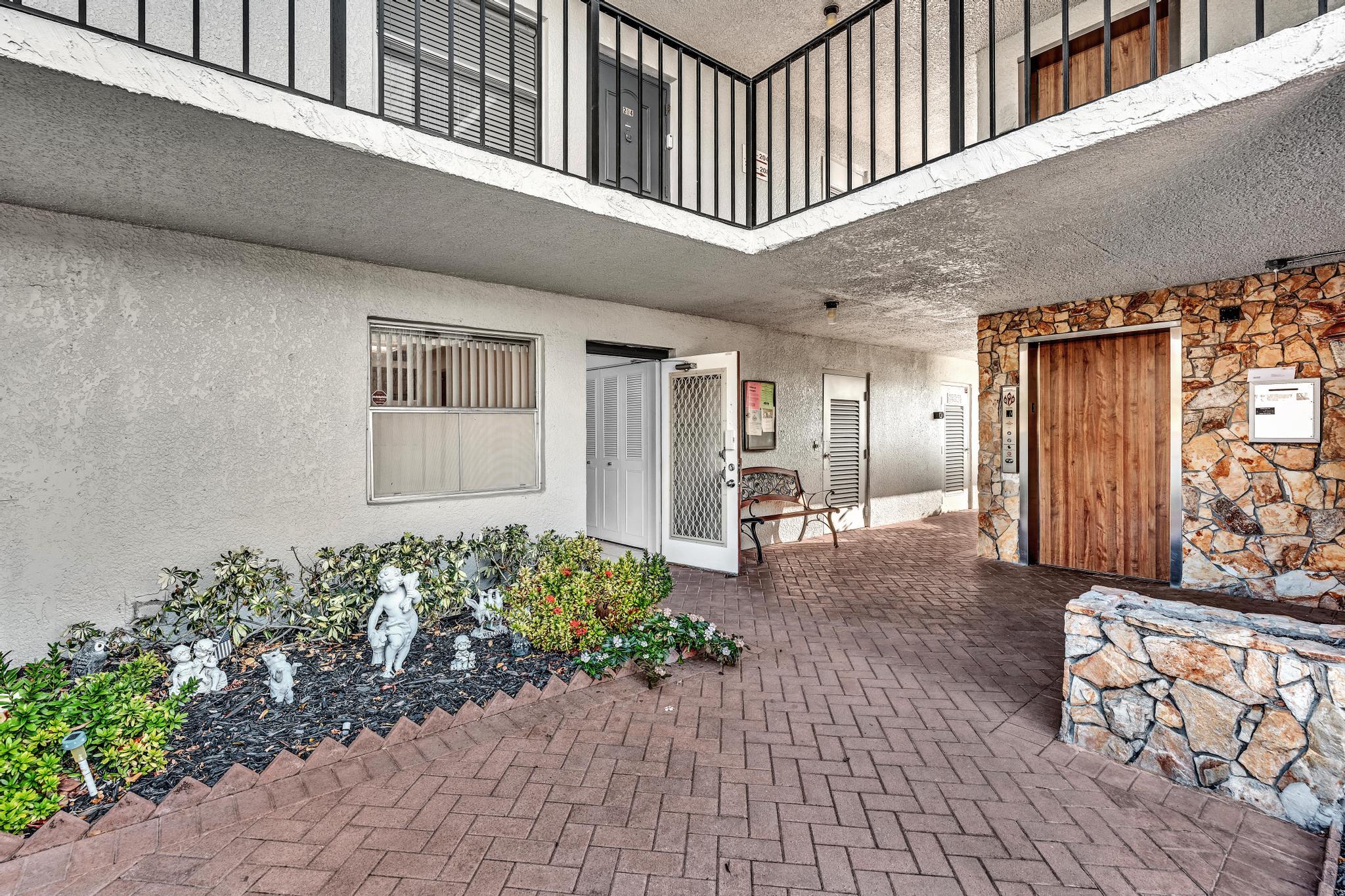 1BR – Condominium at 6650 S Oriole Boulevard #1040