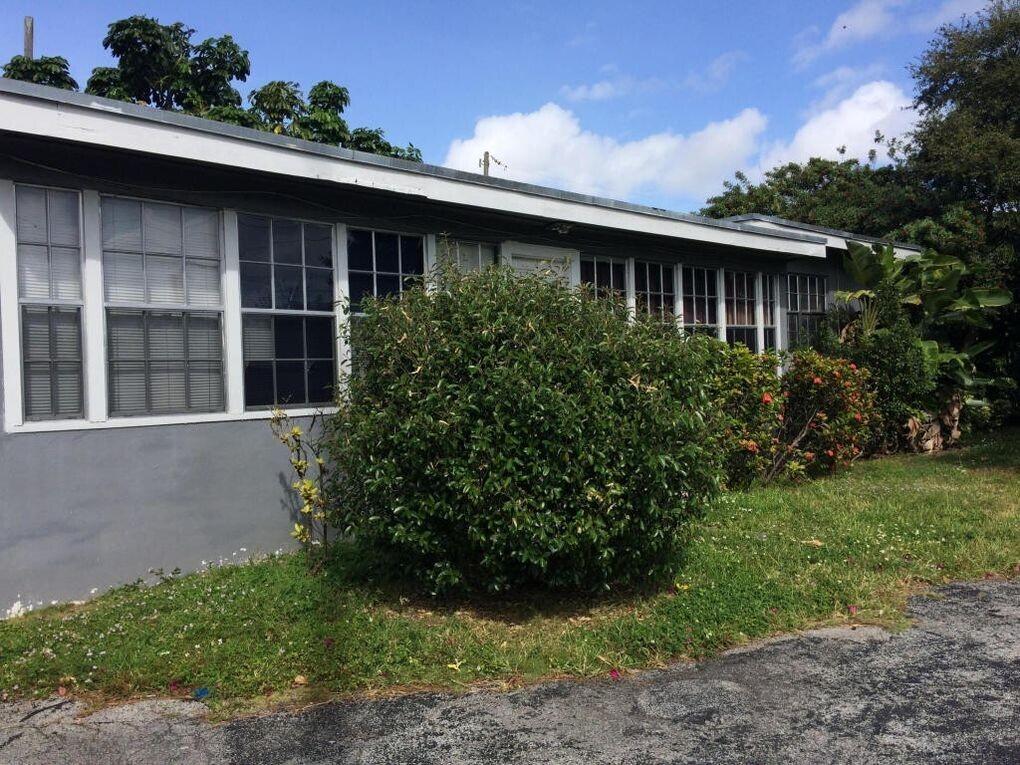 4BR – SingleFamilyResidence at 1351 NE 159th Street