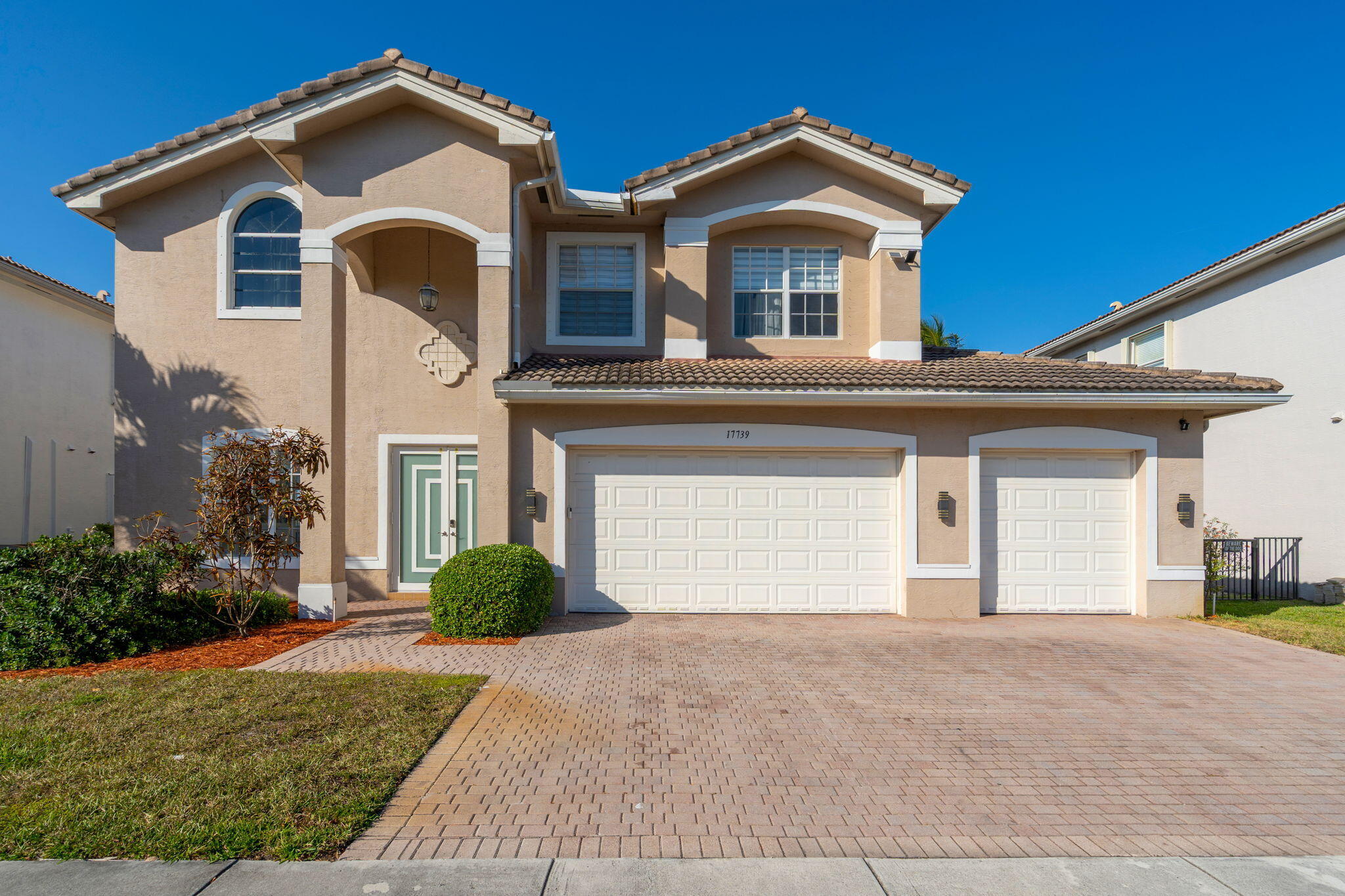 5BR – SingleFamilyResidence at 17739 SW 54th Street
