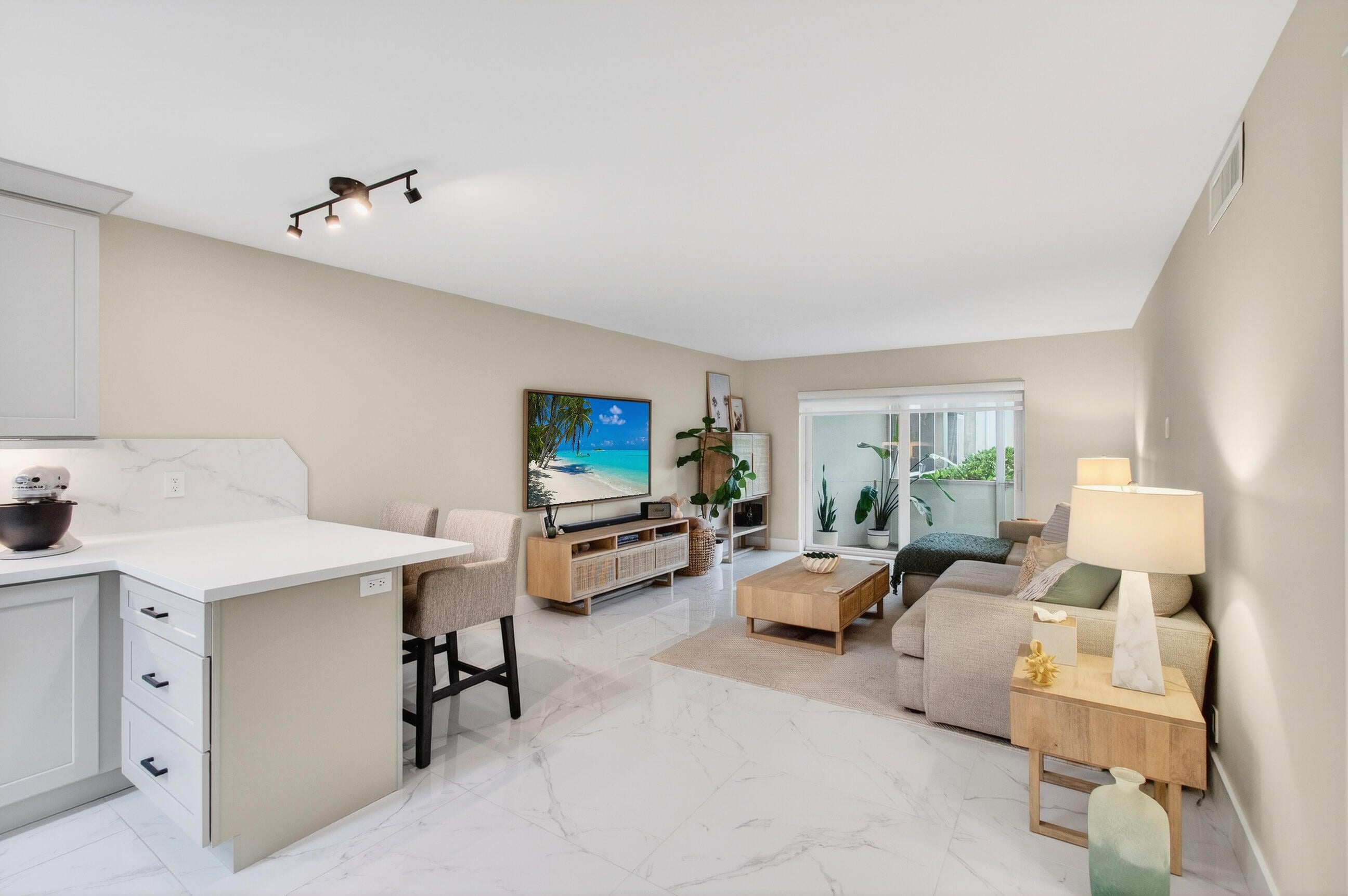 2BR – Condominium at 322 N Federal Highway #137