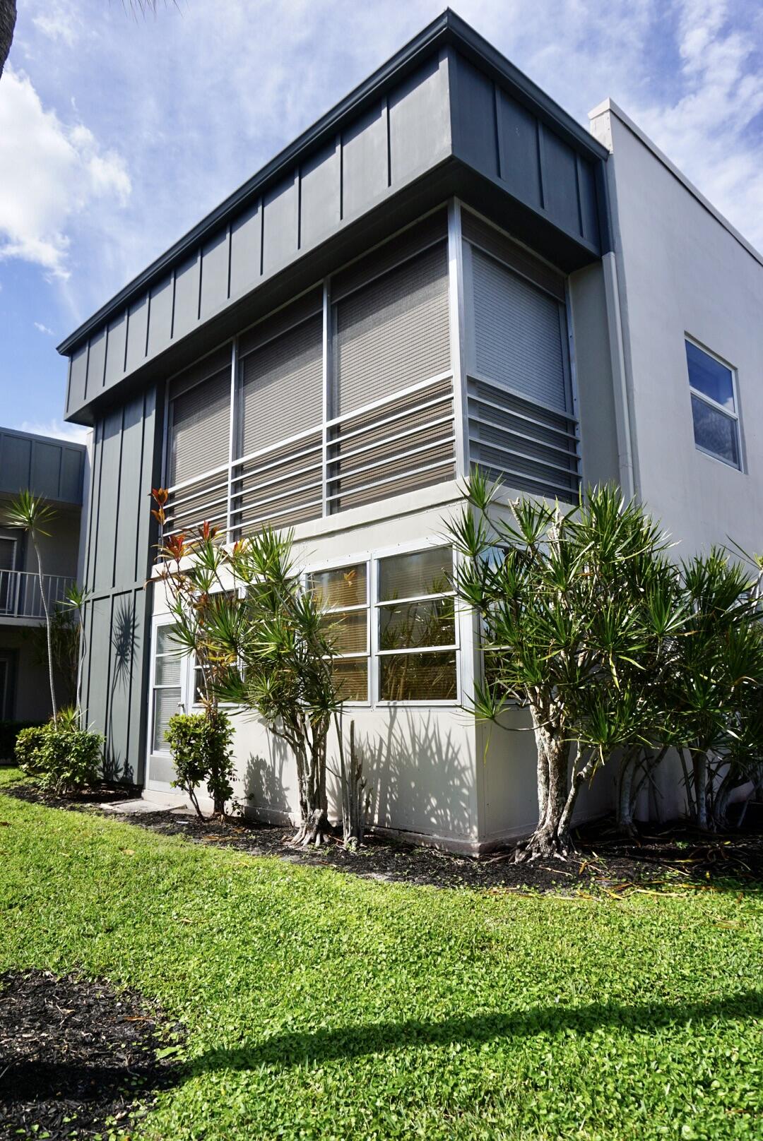 2BR – Condominium at 307 Burgundy #G