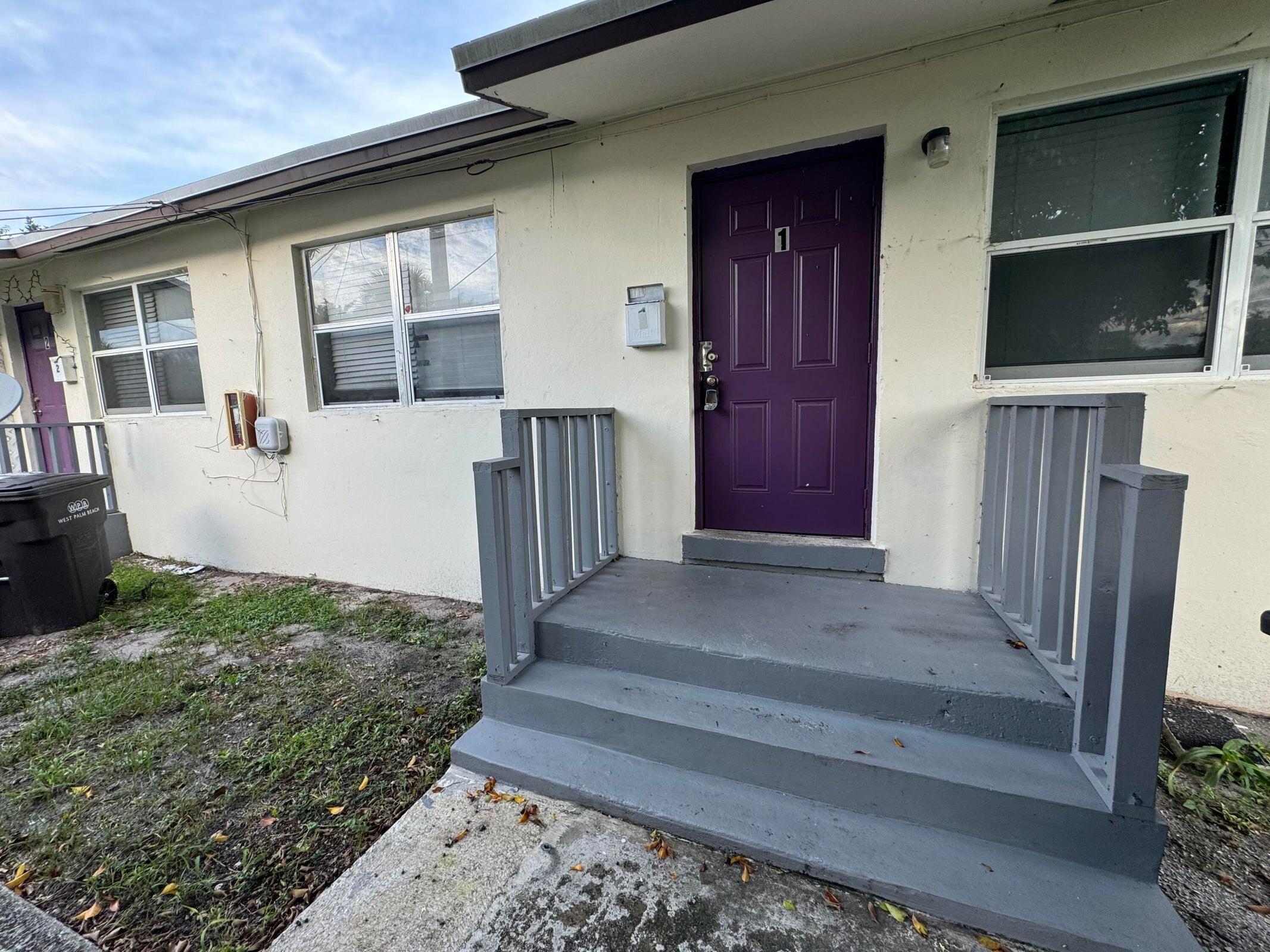 2BR – Townhouse at 907 8th Street #1
