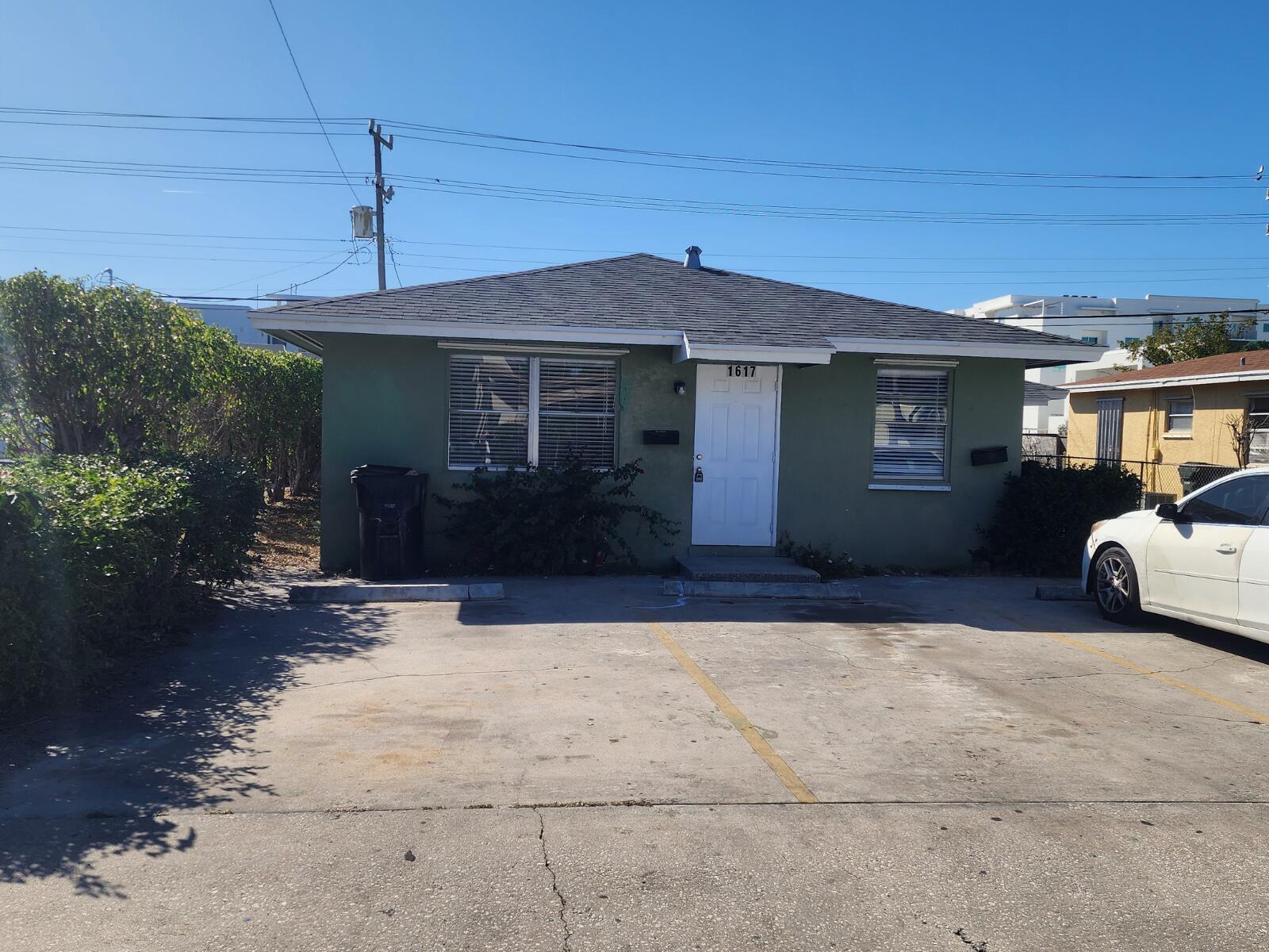 2BR – Townhouse at 1617 N J Street